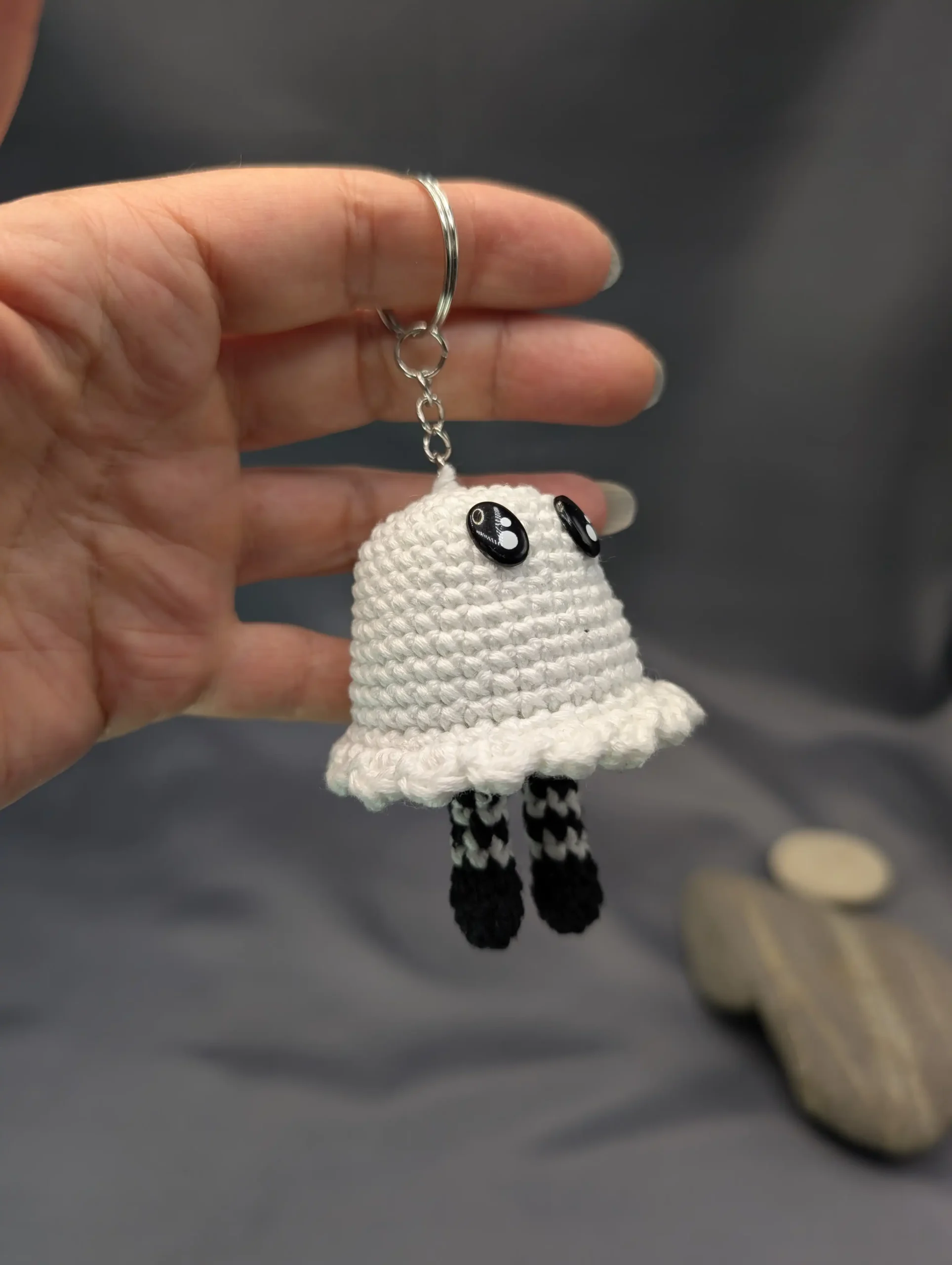 fantôme qui brille amigurumi fait main au crochet par La Mu's heure
