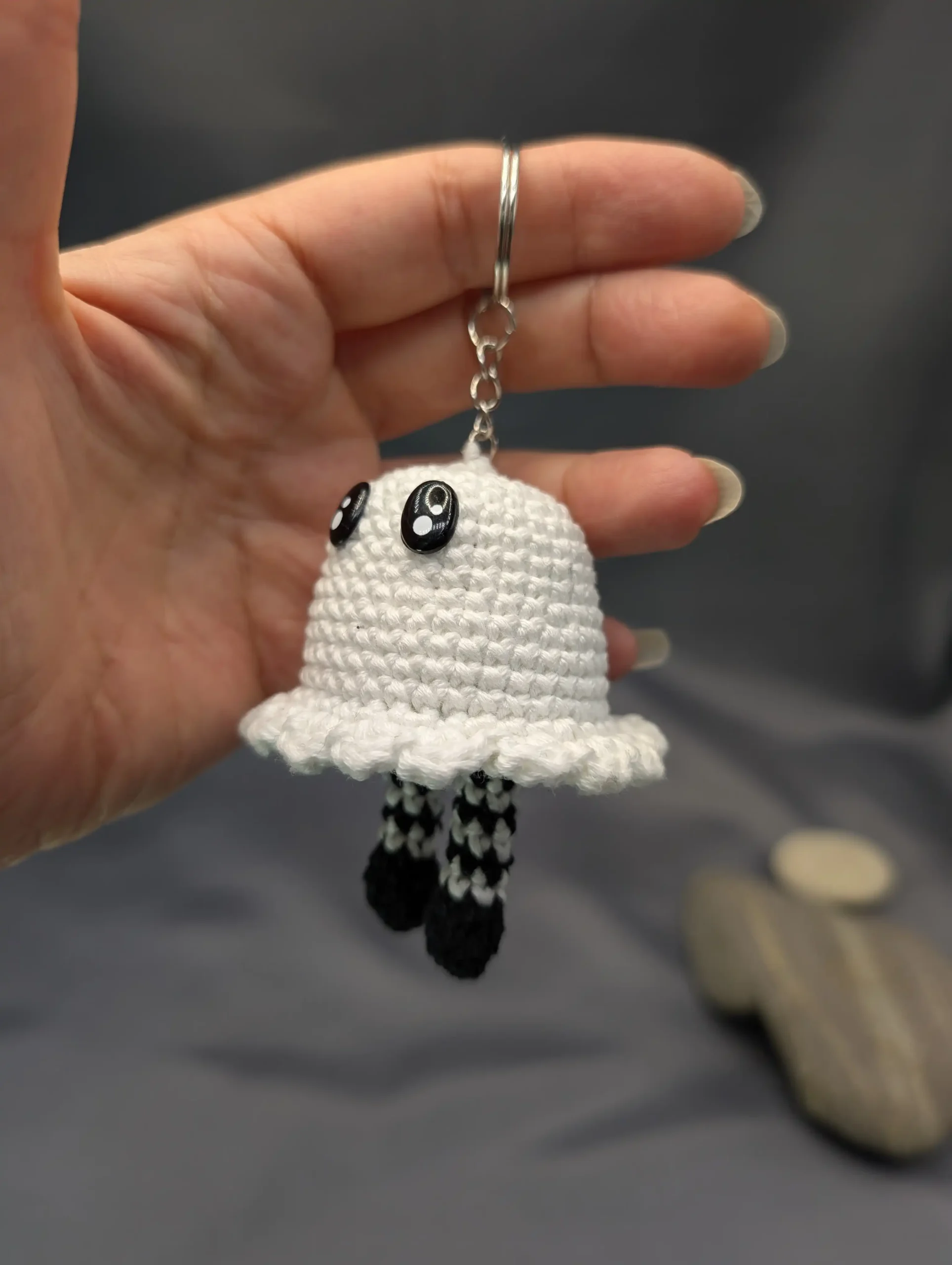fantôme qui brille amigurumi fait main au crochet par La Mu's heure