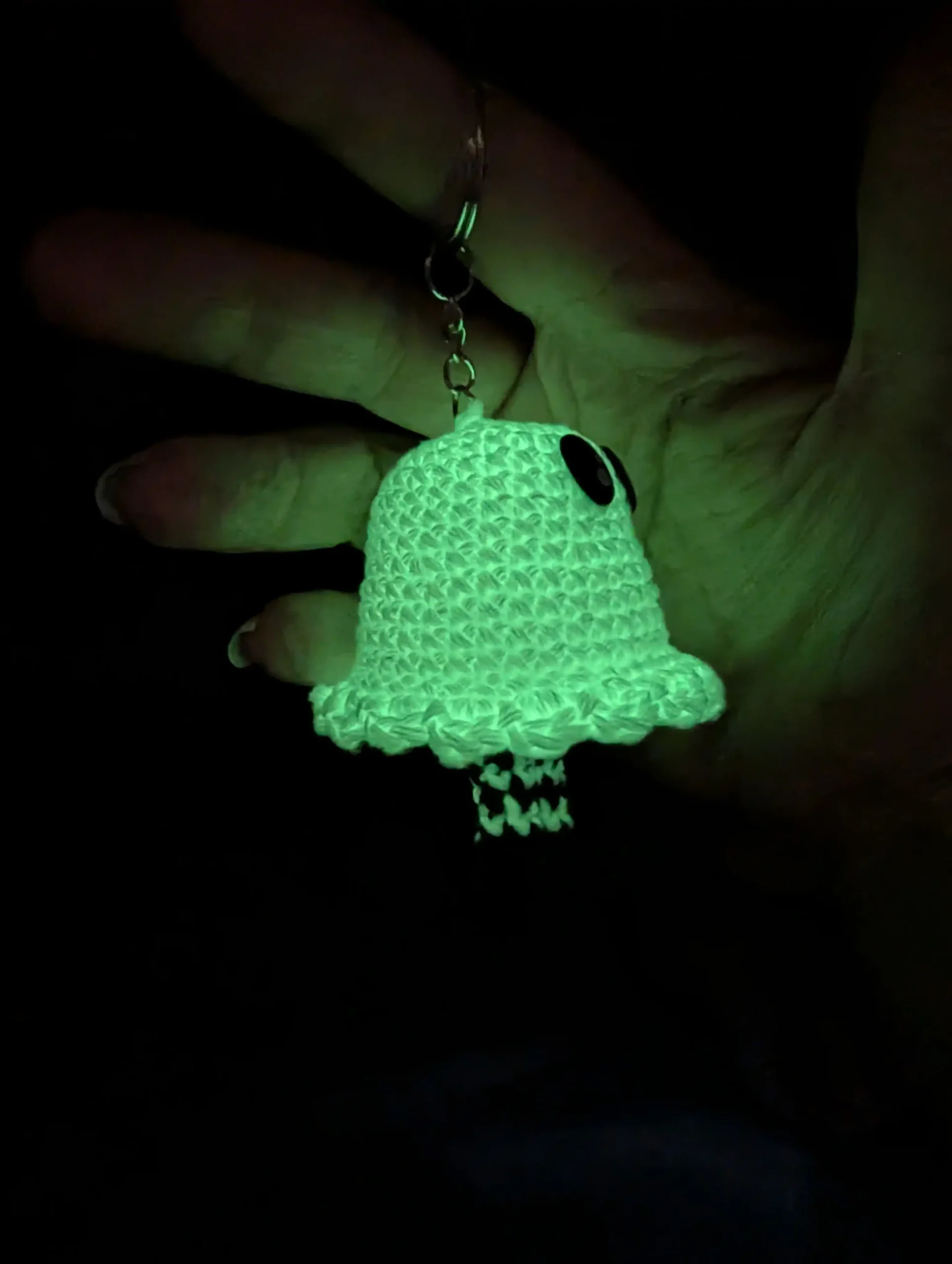 fantôme qui brille amigurumi fait main au crochet par La Mu's heure