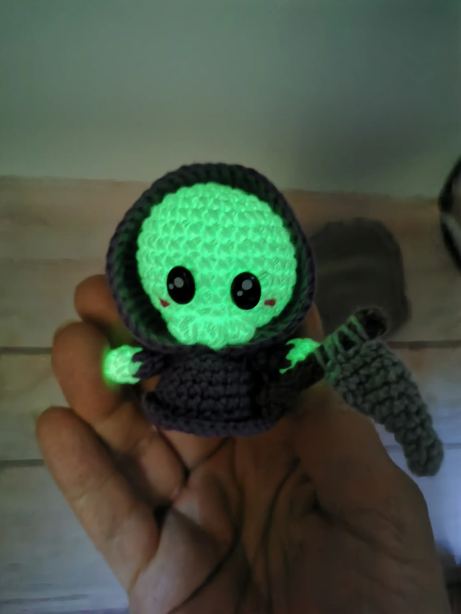 Faucheuse/Ripper en porte-clés amigurumi kawaii, conçu à la main au crochet par La Mu's heure