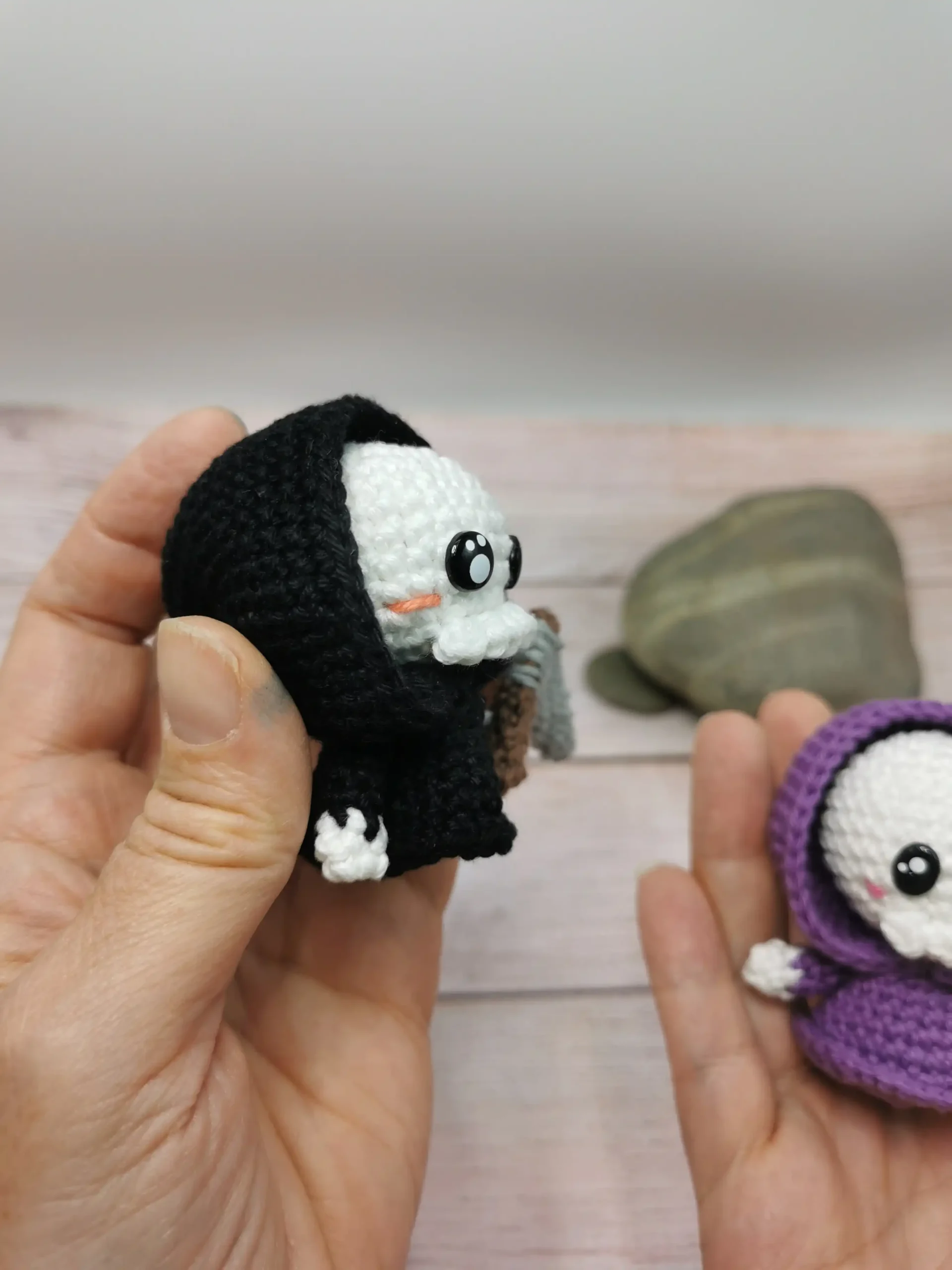 Faucheuse/Ripper en porte-clés amigurumi kawaii, conçu à la main au crochet par La Mu's heure
