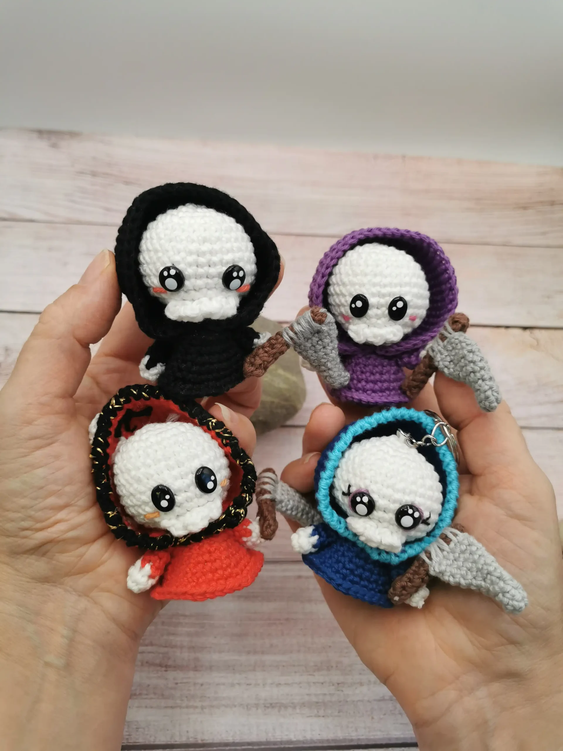 La Petite Faucheuse/Reaper phosphorescente– Amigurumi fait main au crochet