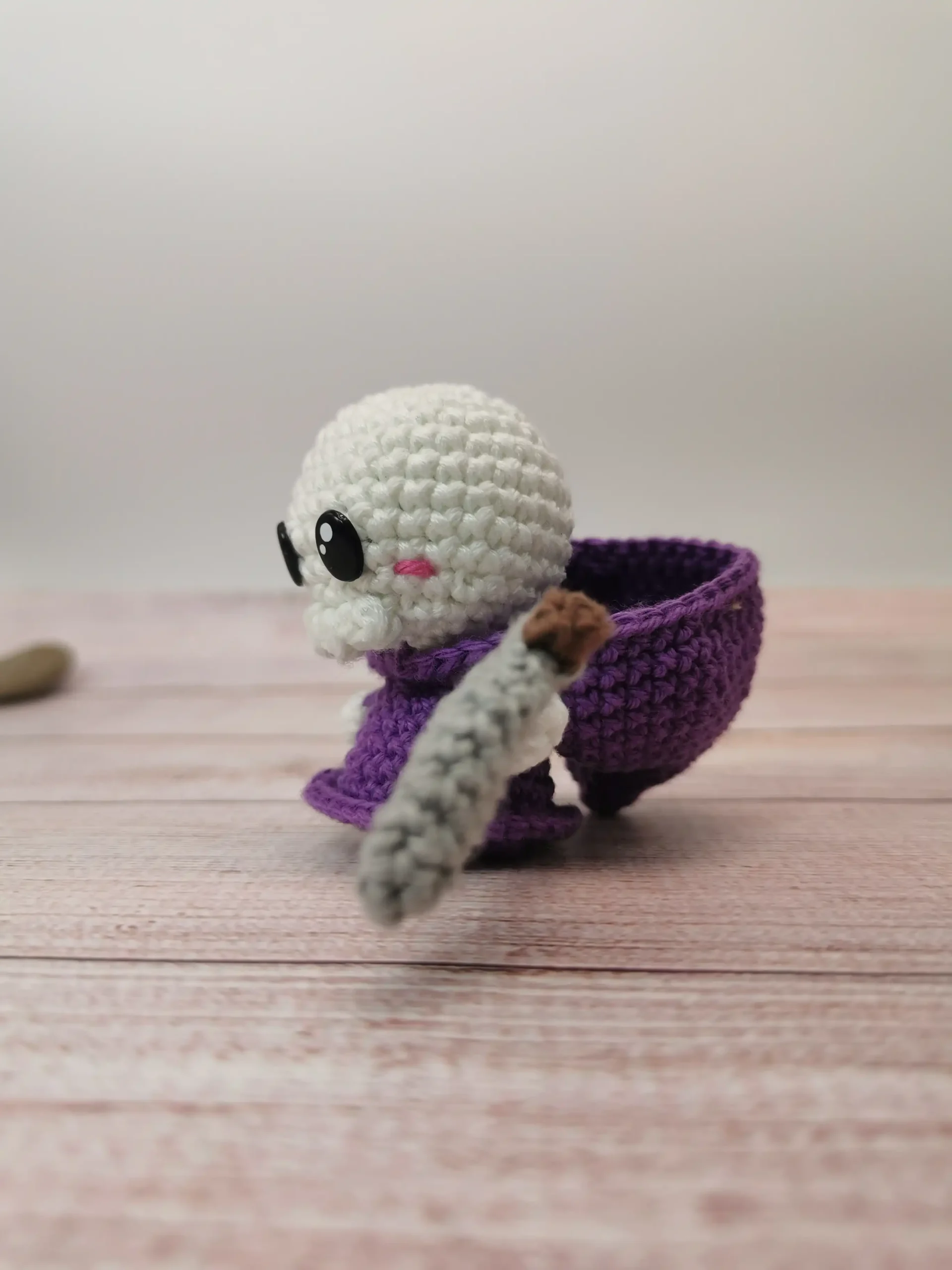 Faucheuse/Ripper en porte-clés amigurumi kawaii, conçu à la main au crochet par La Mu's heure