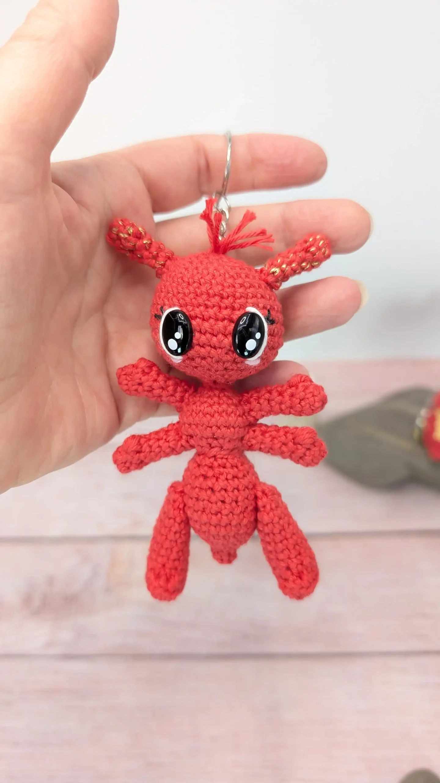 Fourmi rouge amigurumi fait main au crochet par La Mu's Heure