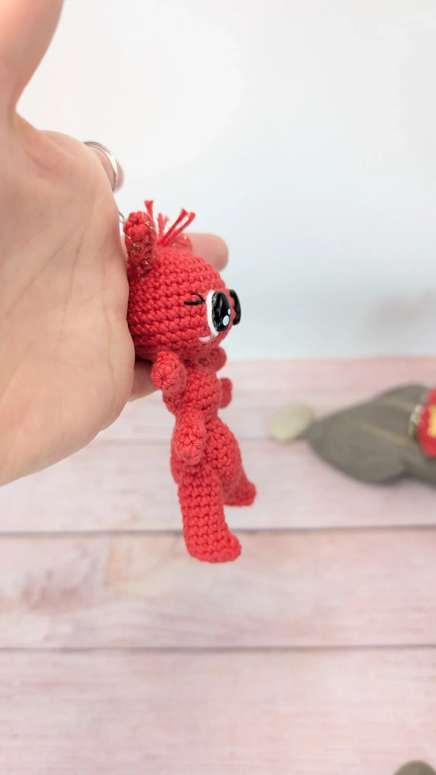 Fourmi rouge amigurumi fait main au crochet par La Mu's Heure
