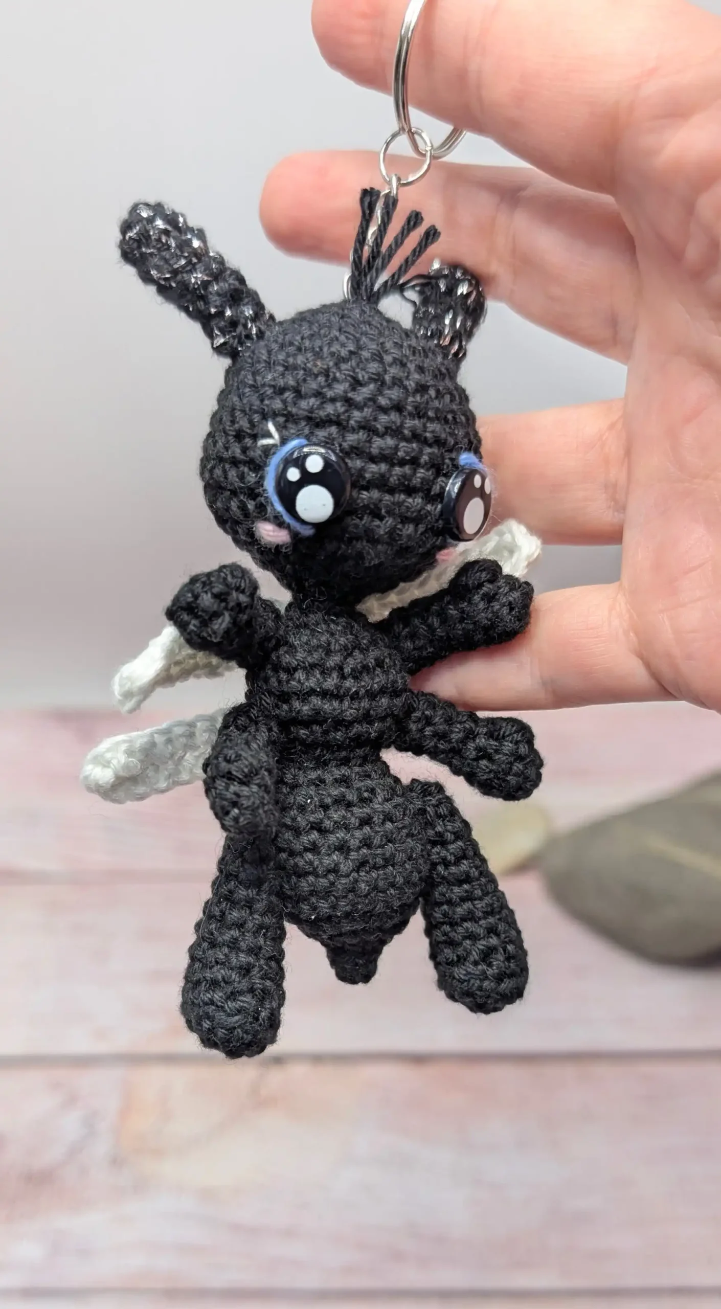 Fourmi noire amigurumi fait main au crochet par La Mu's Heure