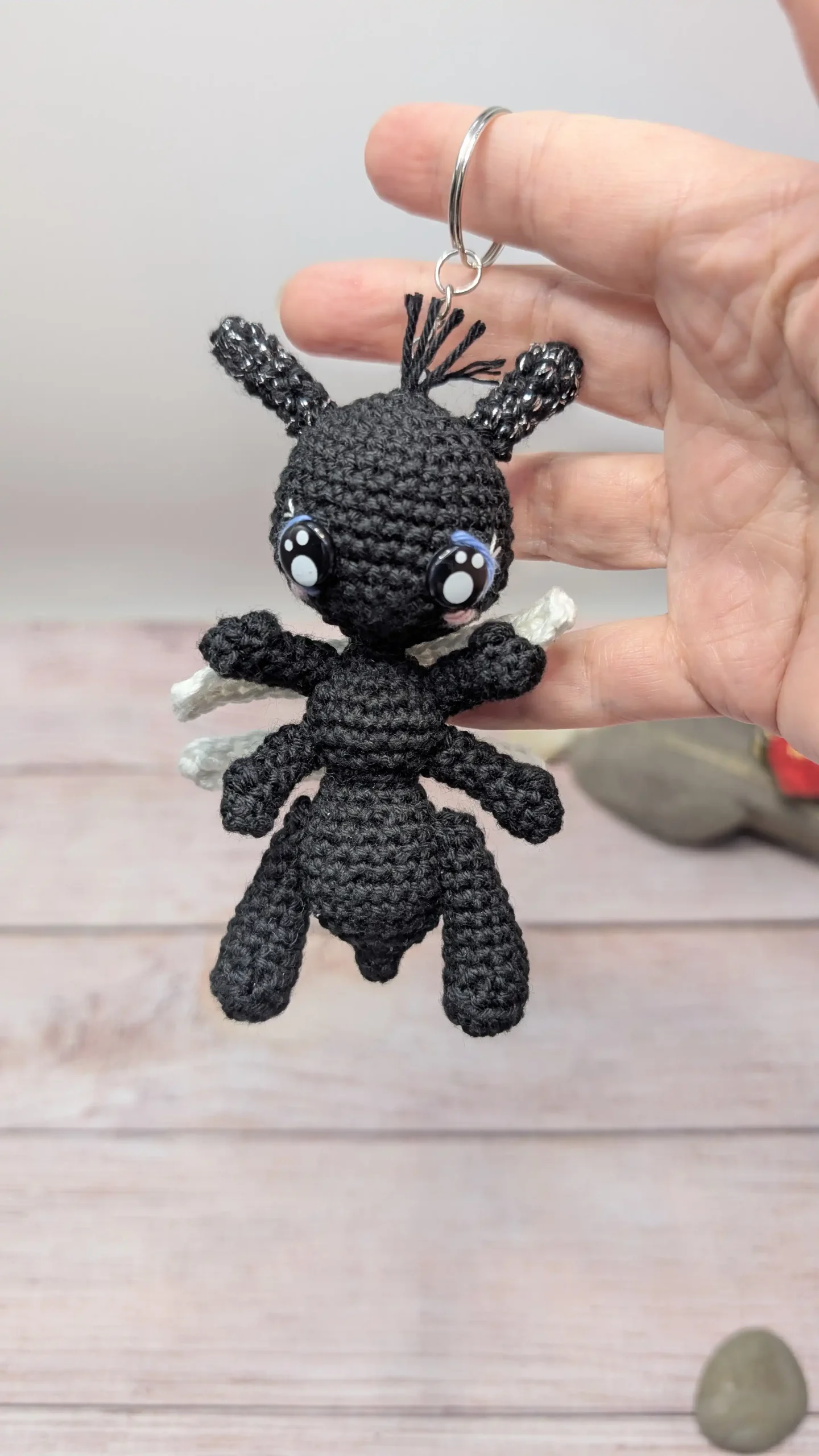 Fourmi noire amigurumi fait main au crochet par La Mu's Heure