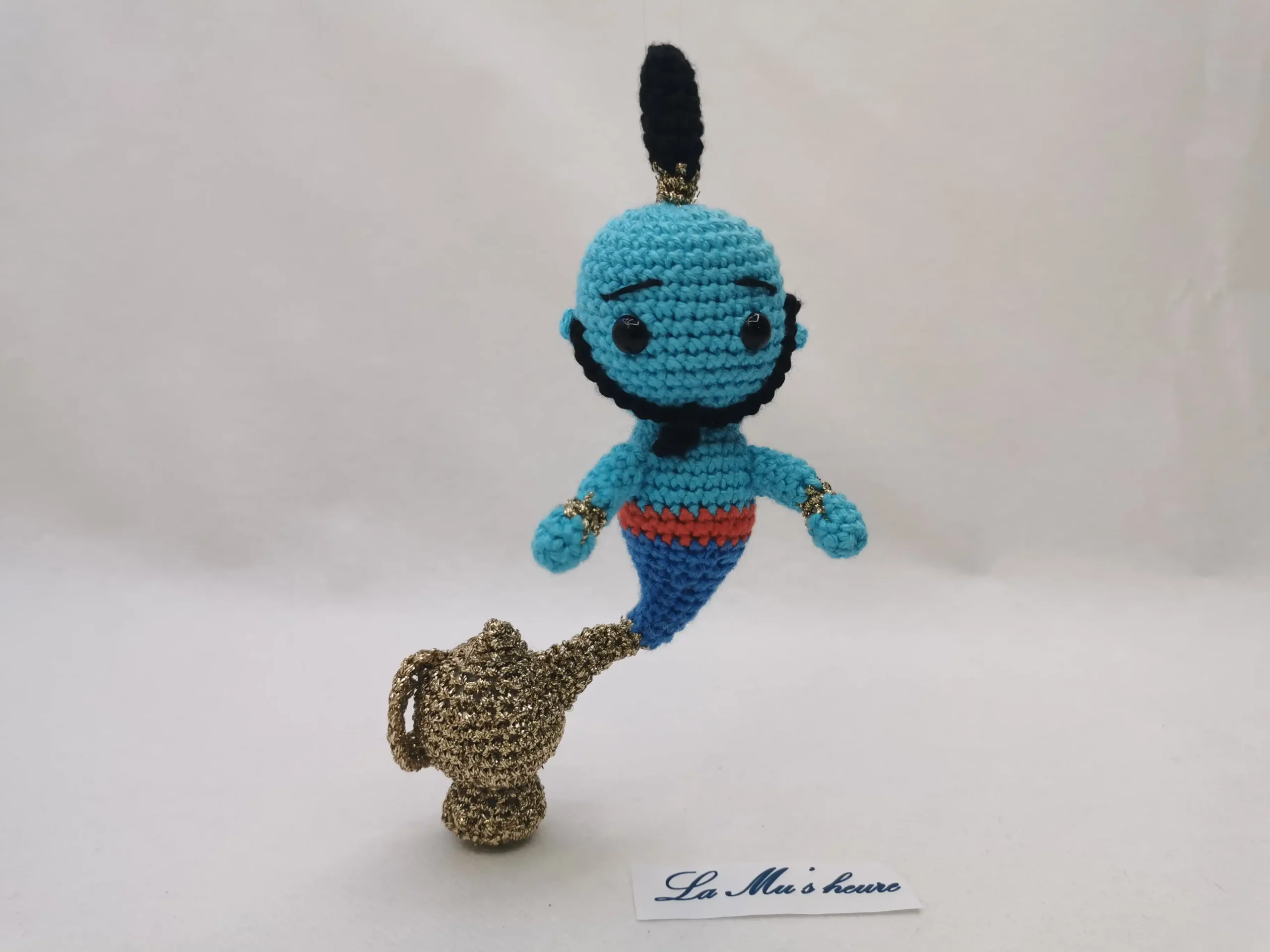 le génie de la lampe amigurumi fait main au crochet fait par La Mu's heure