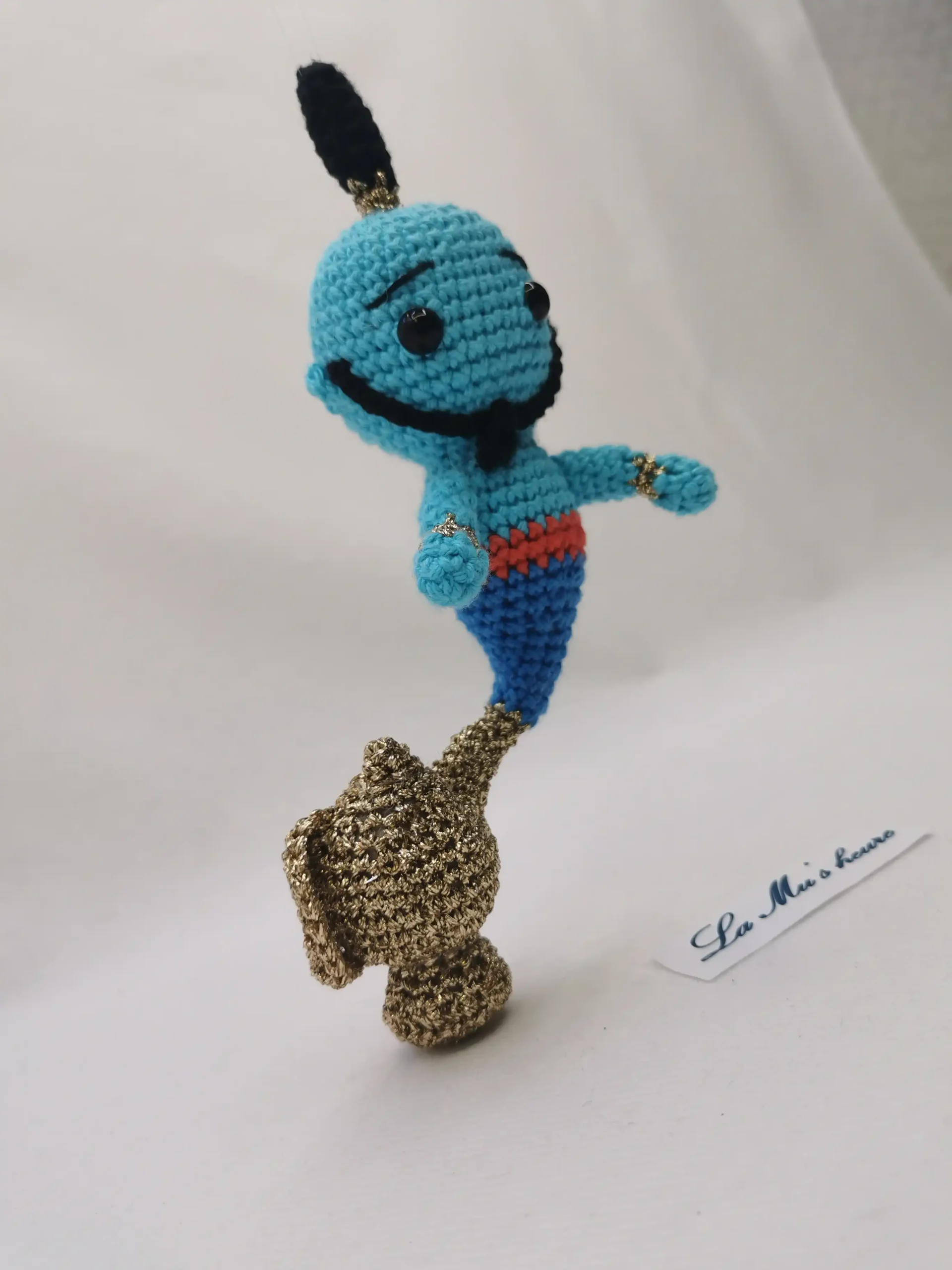 le génie de la lampe amigurumi fait main au crochet fait par La Mu's heure