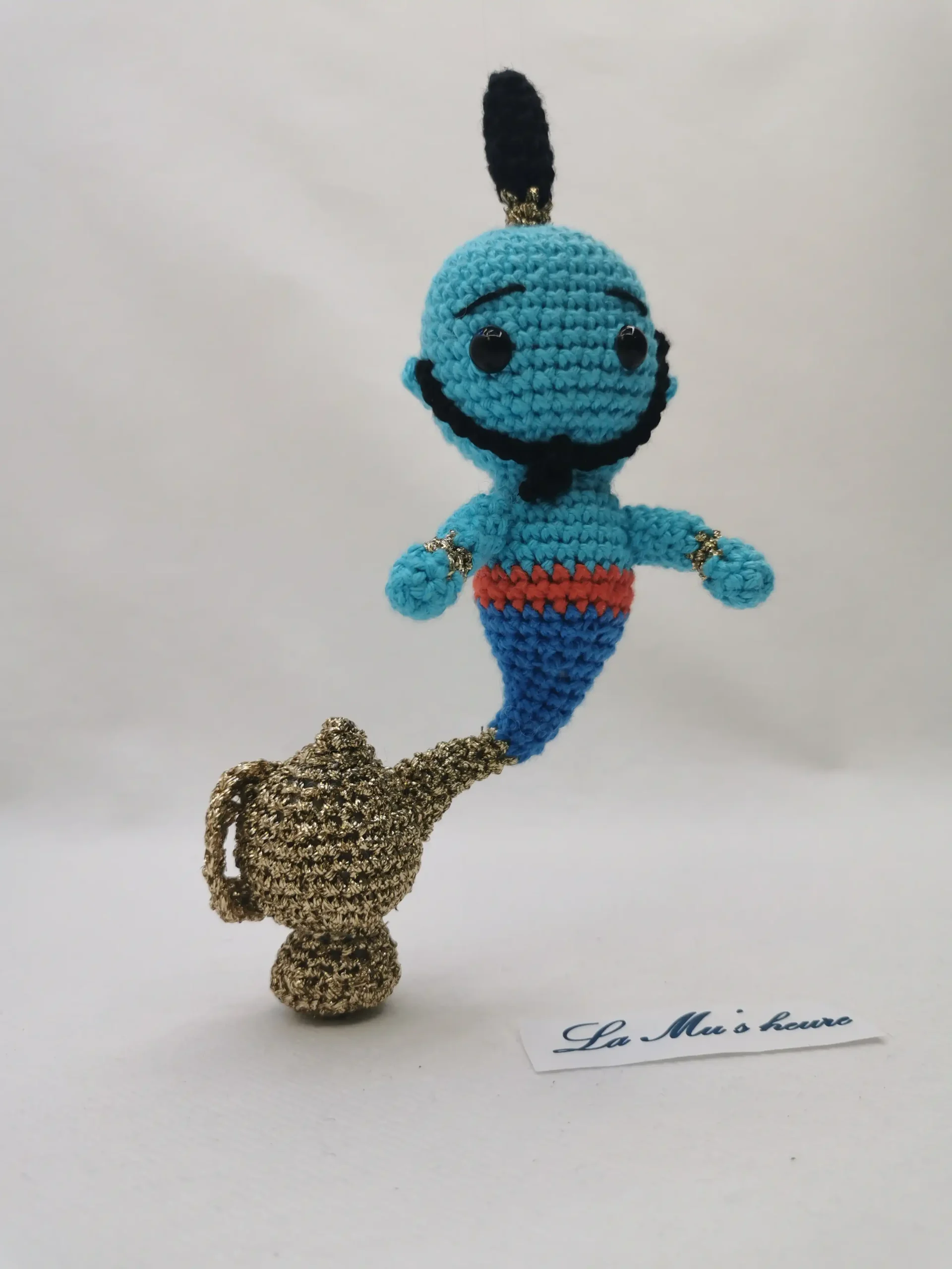 le génie de la lampe amigurumi fait main au crochet fait par La Mu's heure