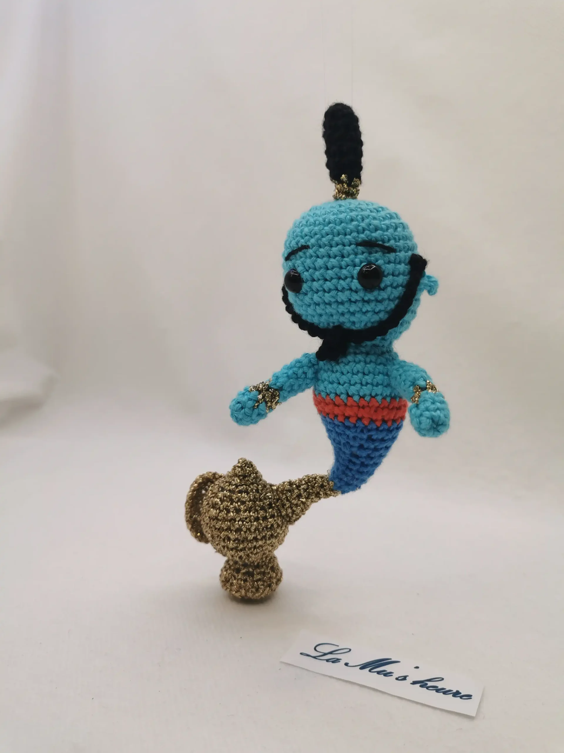 le génie de la lampe amigurumi fait main au crochet fait par La Mu's heure