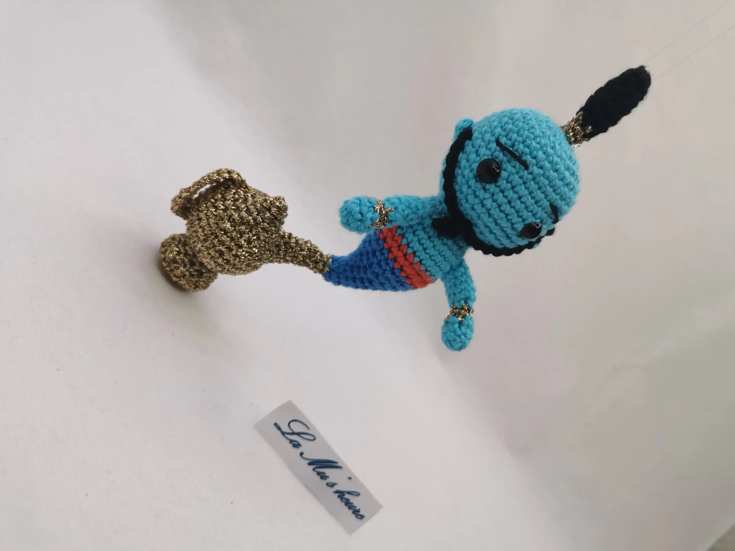 le génie de la lampe amigurumi fait main au crochet fait par La Mu's heure