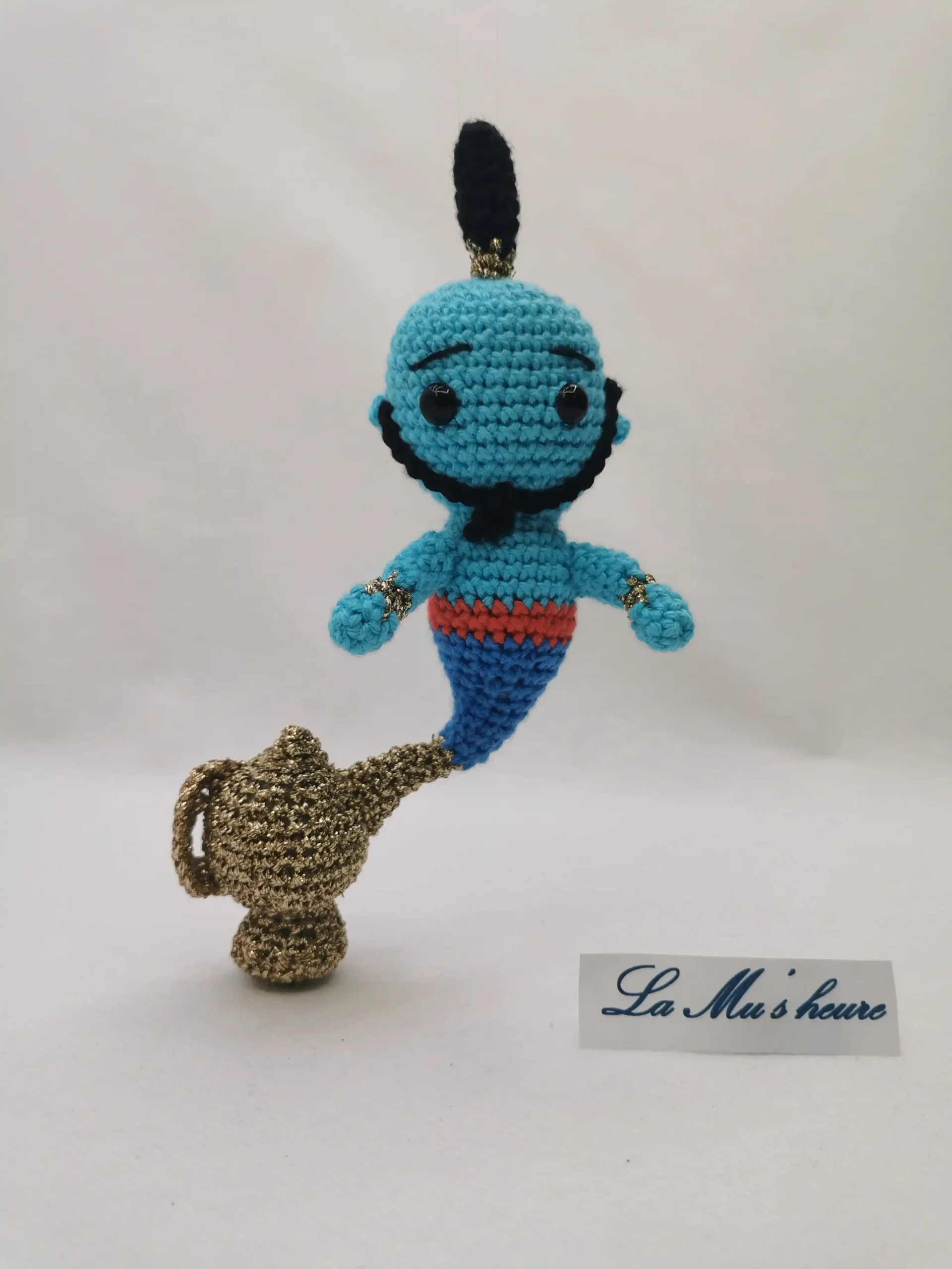 le génie de la lampe amigurumi fait main au crochet fait par La Mu's heure