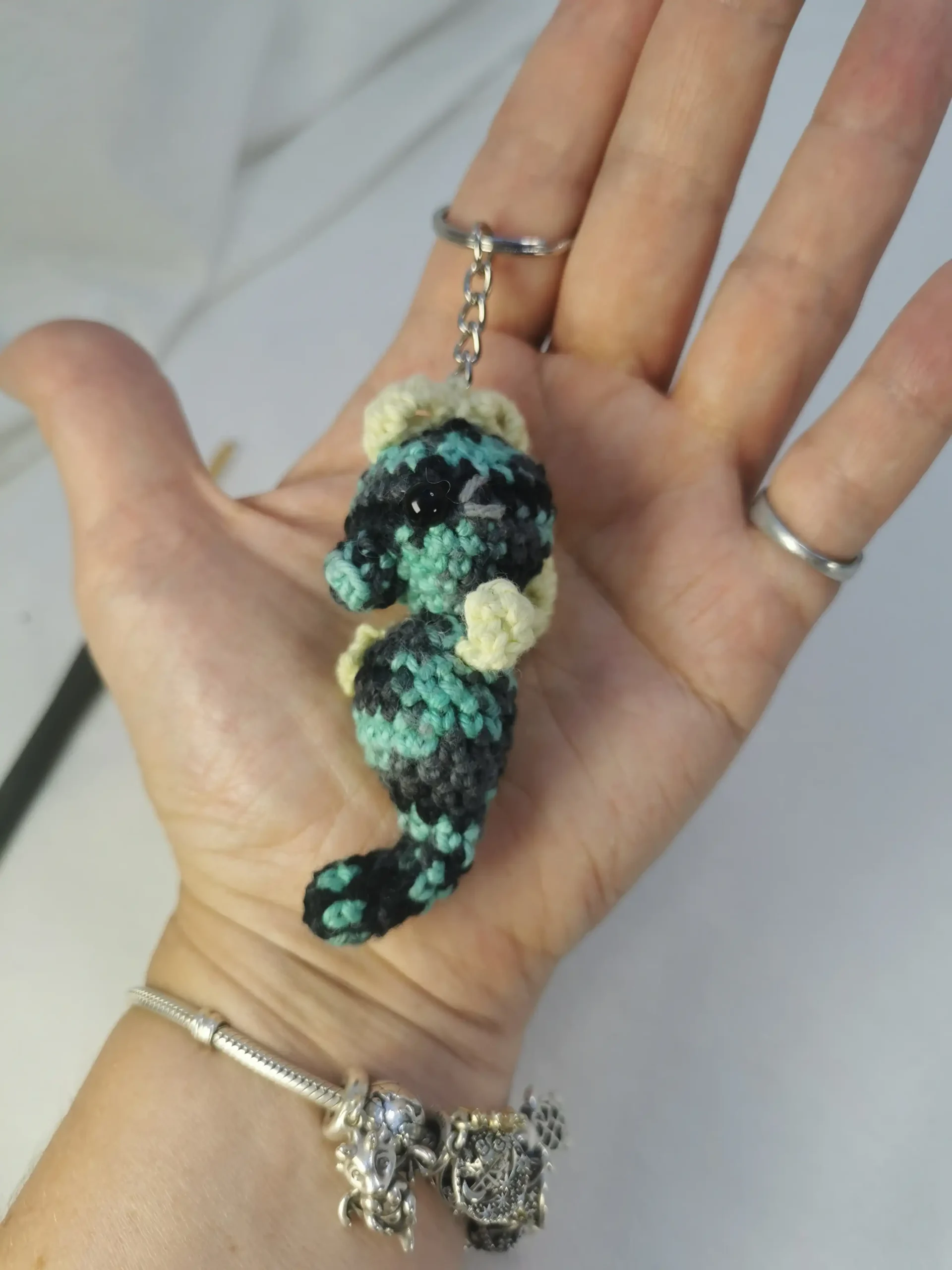 hippocampe amigurumi fait main au crochet par La Mu's heure