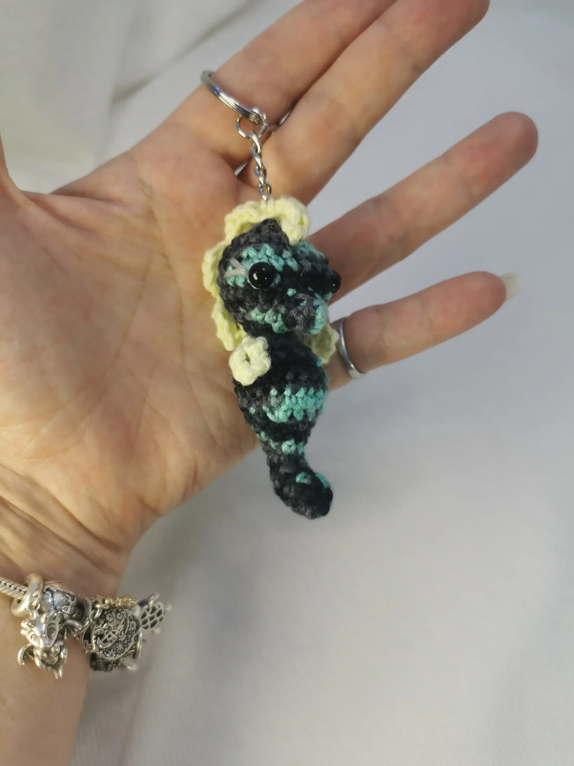 hippocampe amigurumi fait main au crochet par La Mu's heure