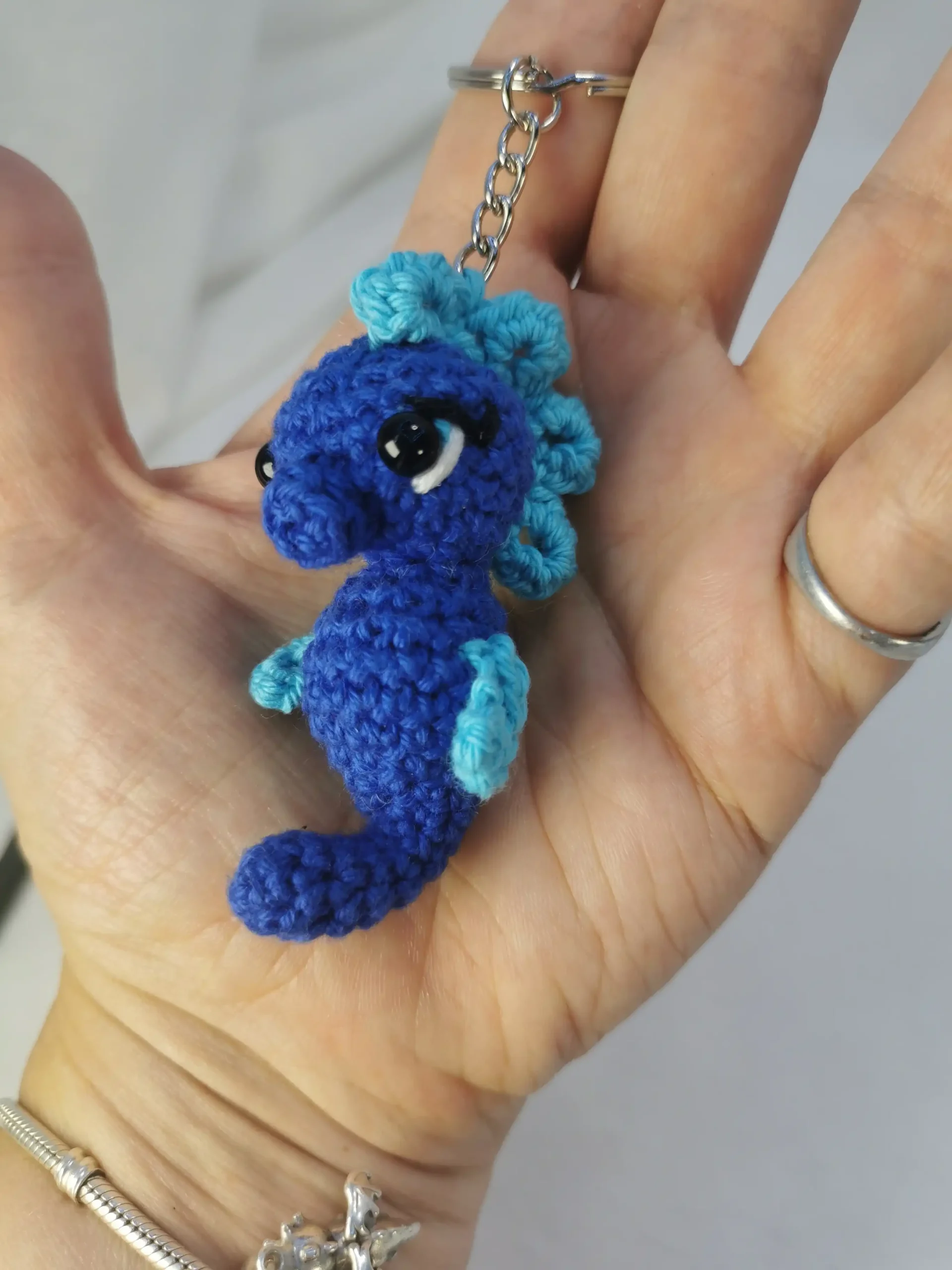 hippocampe amigurumi fait main au crochet par La Mu's heure