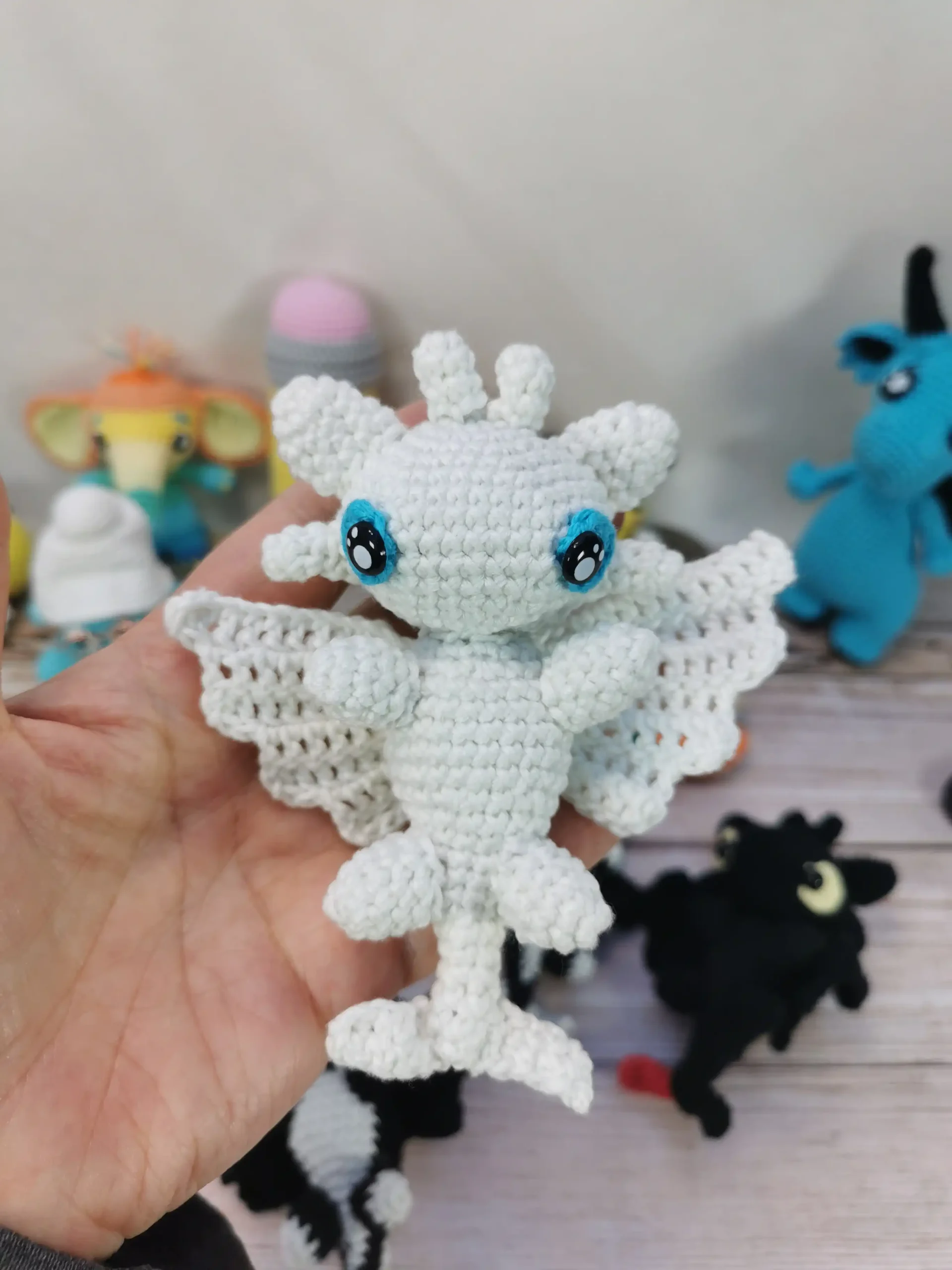 krokmou dragon furie nocturne furie éclair fluorescent amigurumi kawaii fait main au crochet par La Mu's Heure