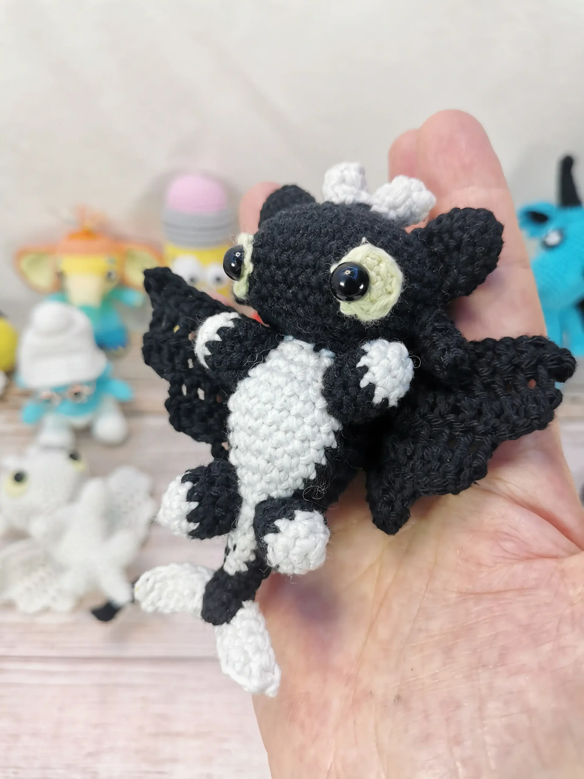 krokmou dragon furie nocturne furie éclair fluorescent amigurumi kawaii fait main au crochet par La Mu's Heure
