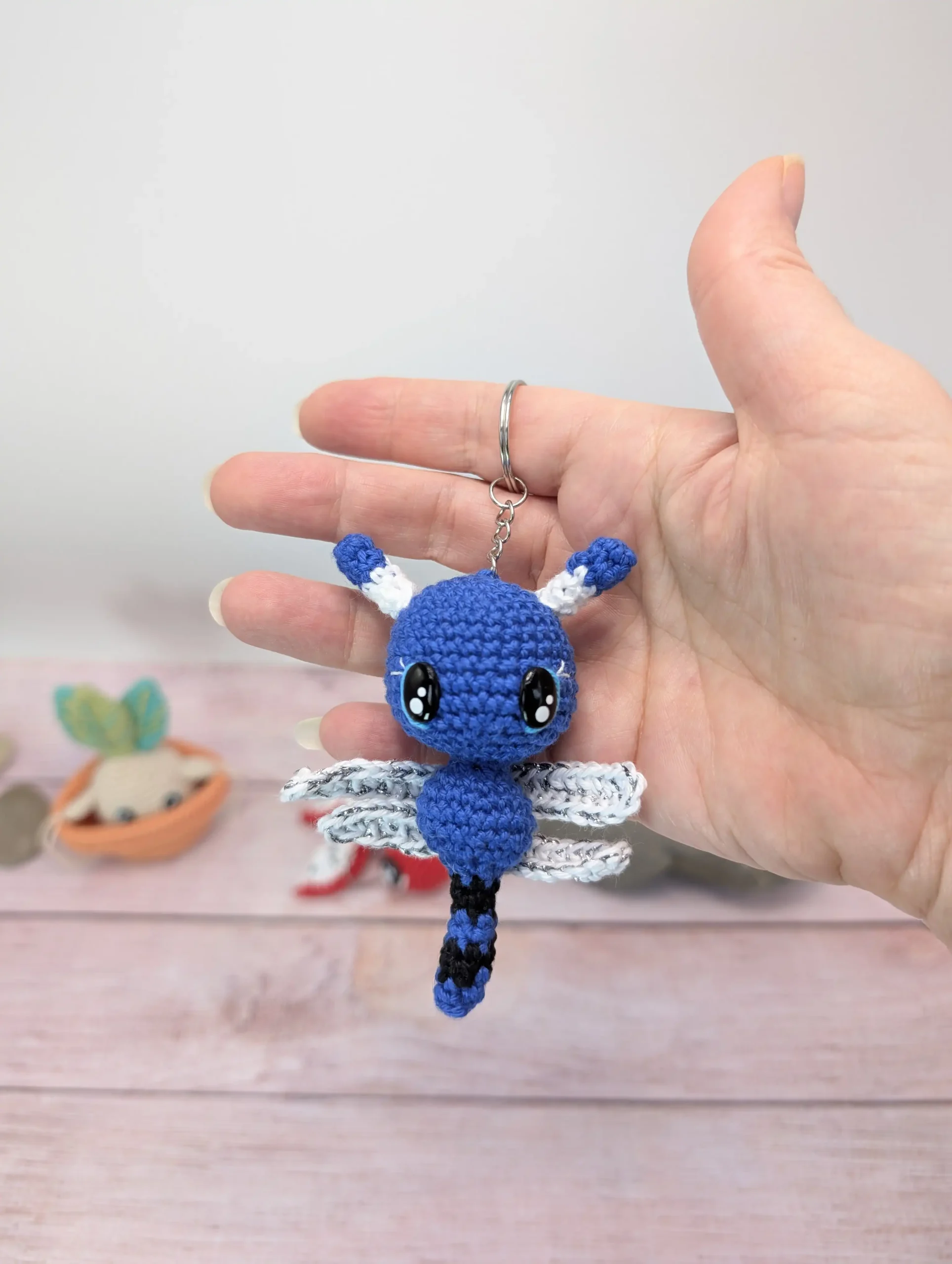 Libellule amigurumi fait main au crochet par La Mu's Heure