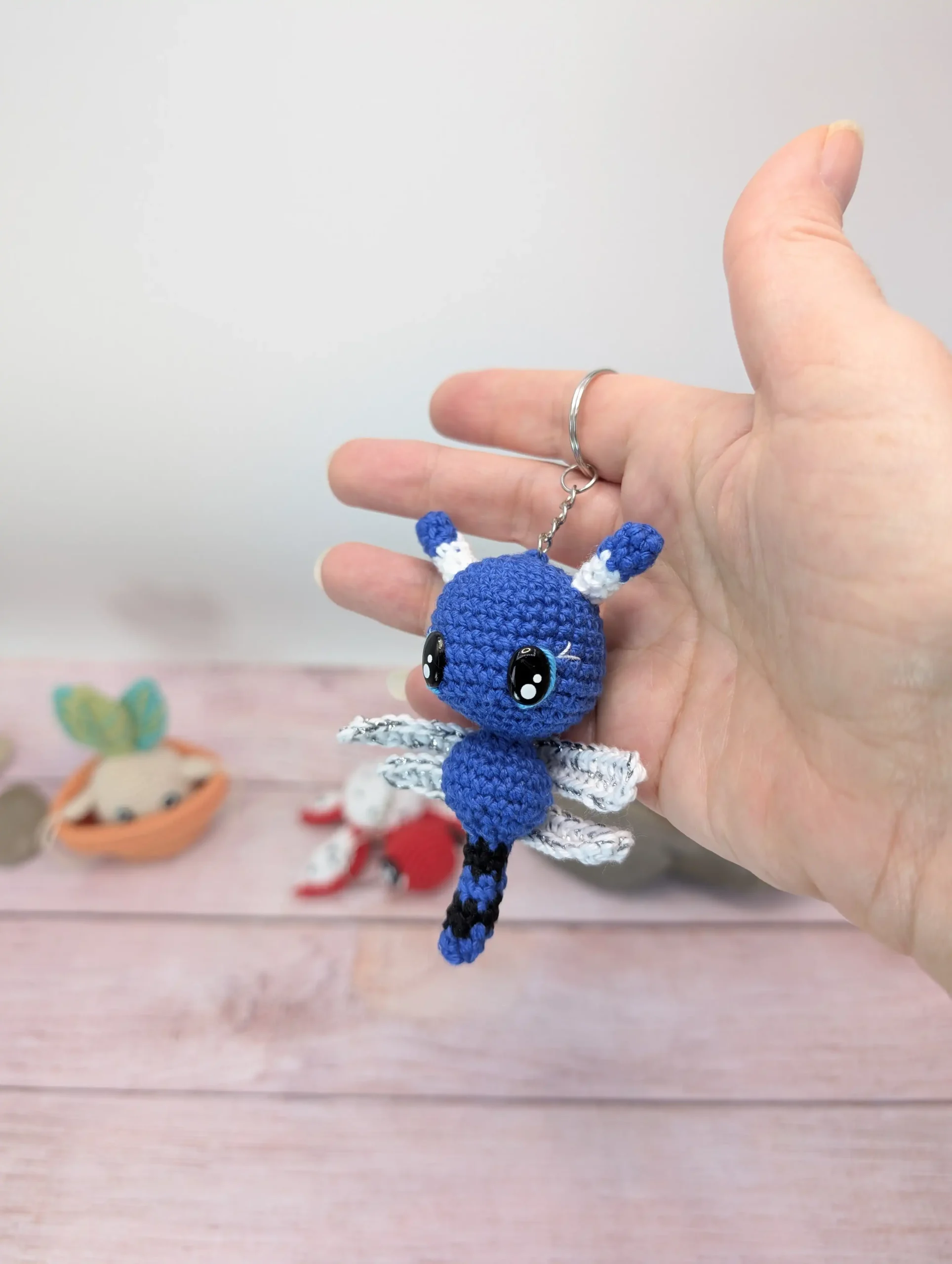 Libellule amigurumi fait main au crochet par La Mu's Heure