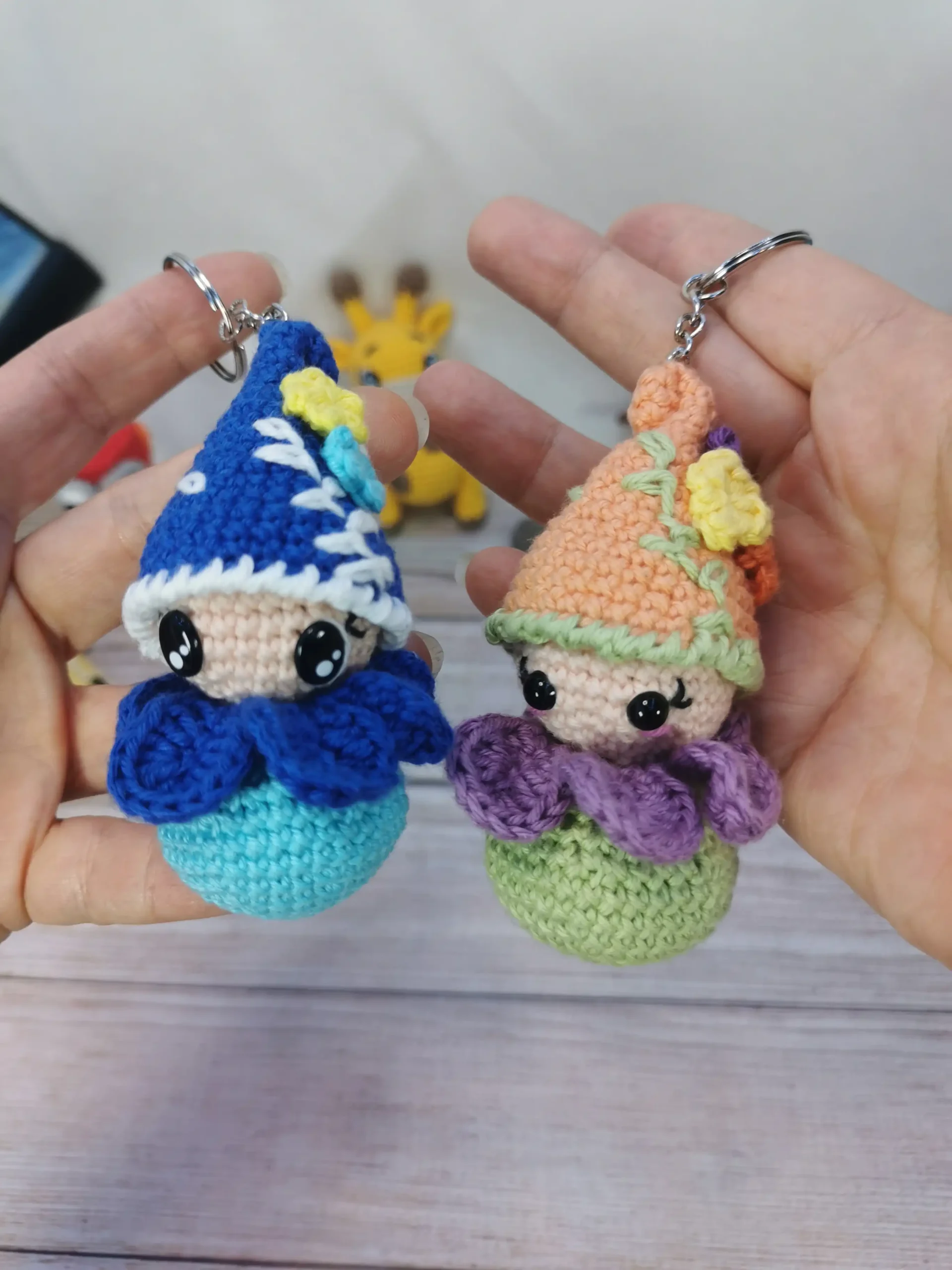 Lucky, le lutin porte-bonheur, amigurumi kawaii fait main au crochet.