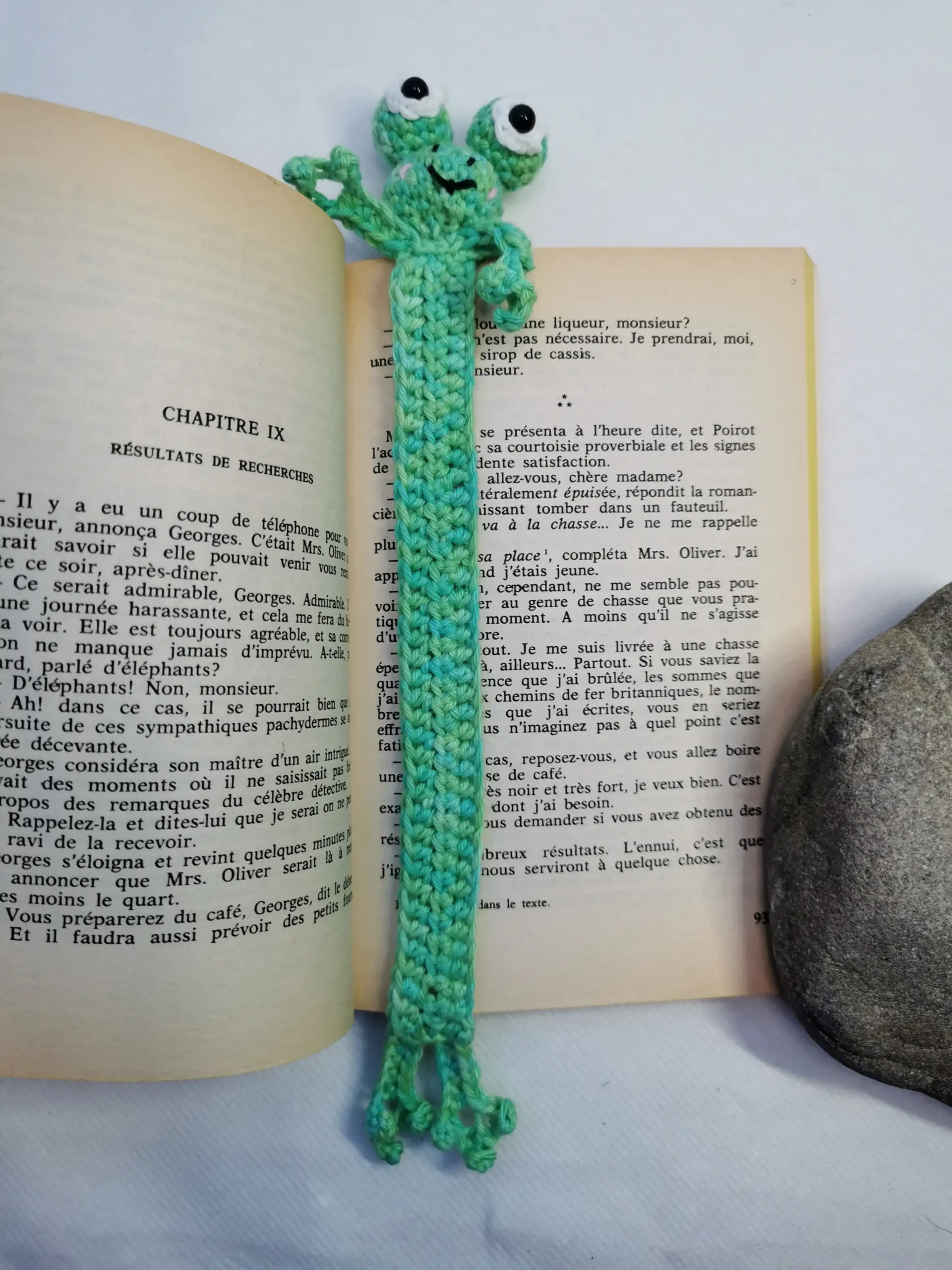 Grenouille marque page fait main au crochet fait par La Mu's heure