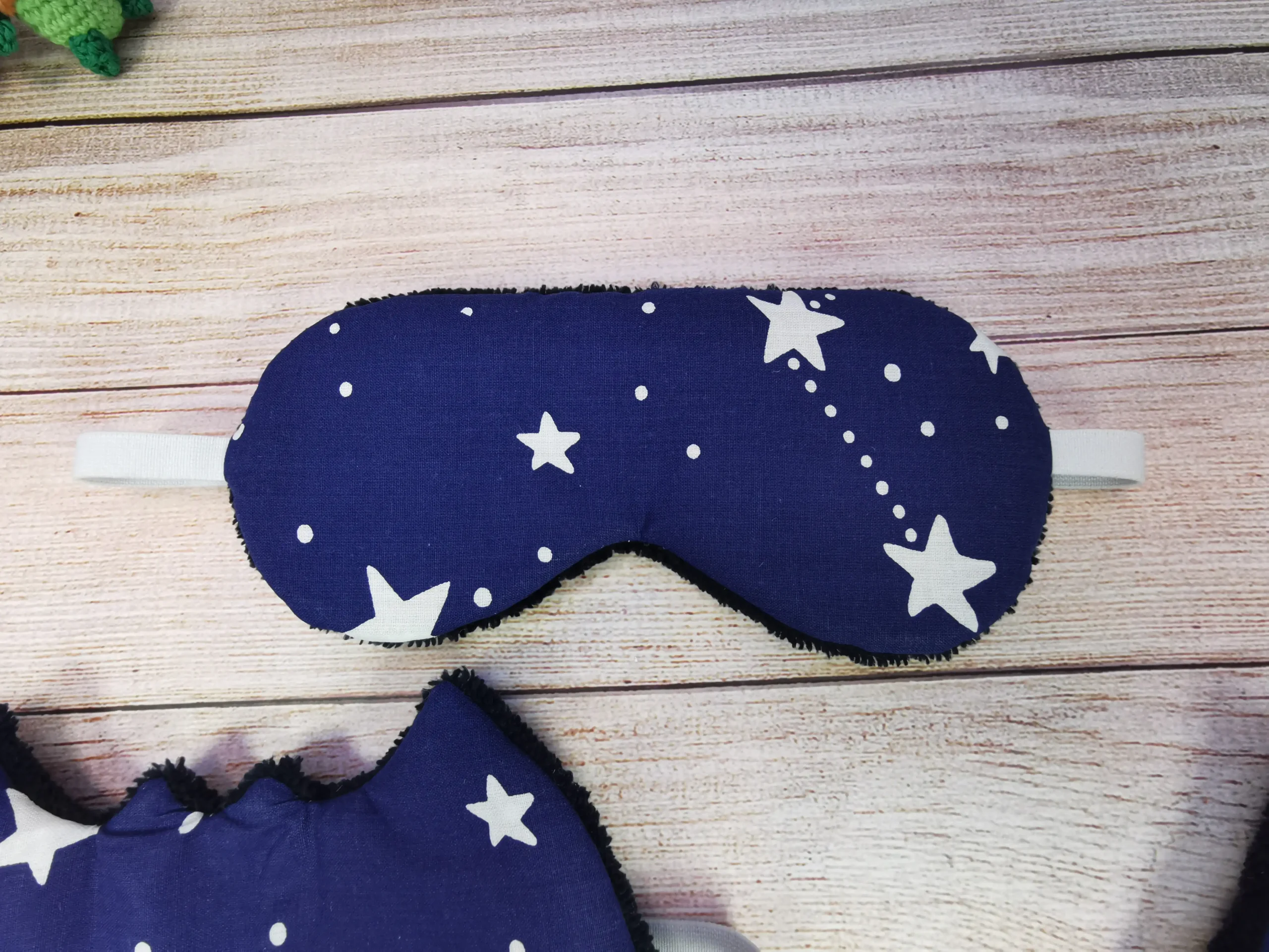 Masque de nuit fait main par La Mu's Heure