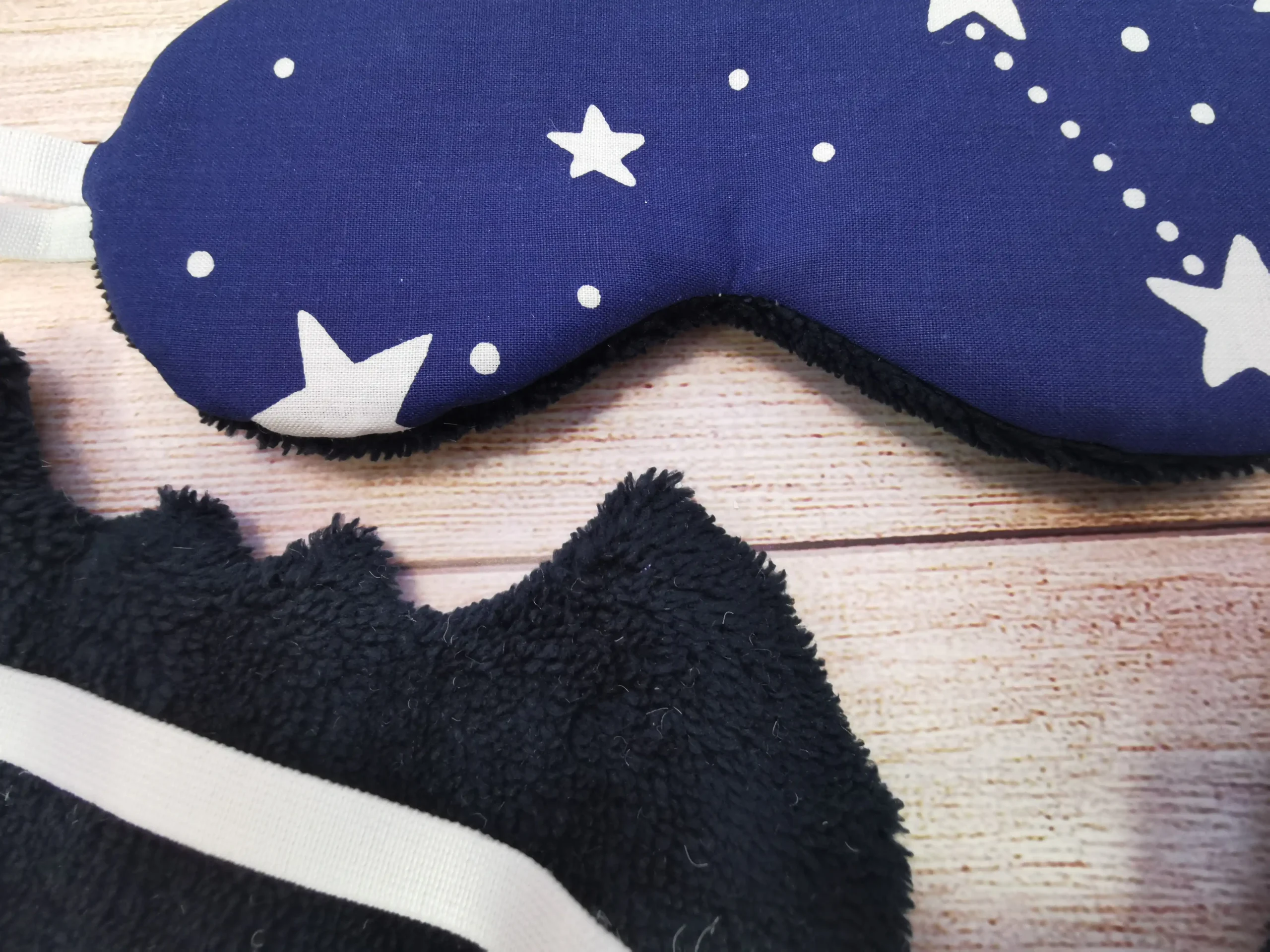 Masque de nuit fait main par La Mu's Heure