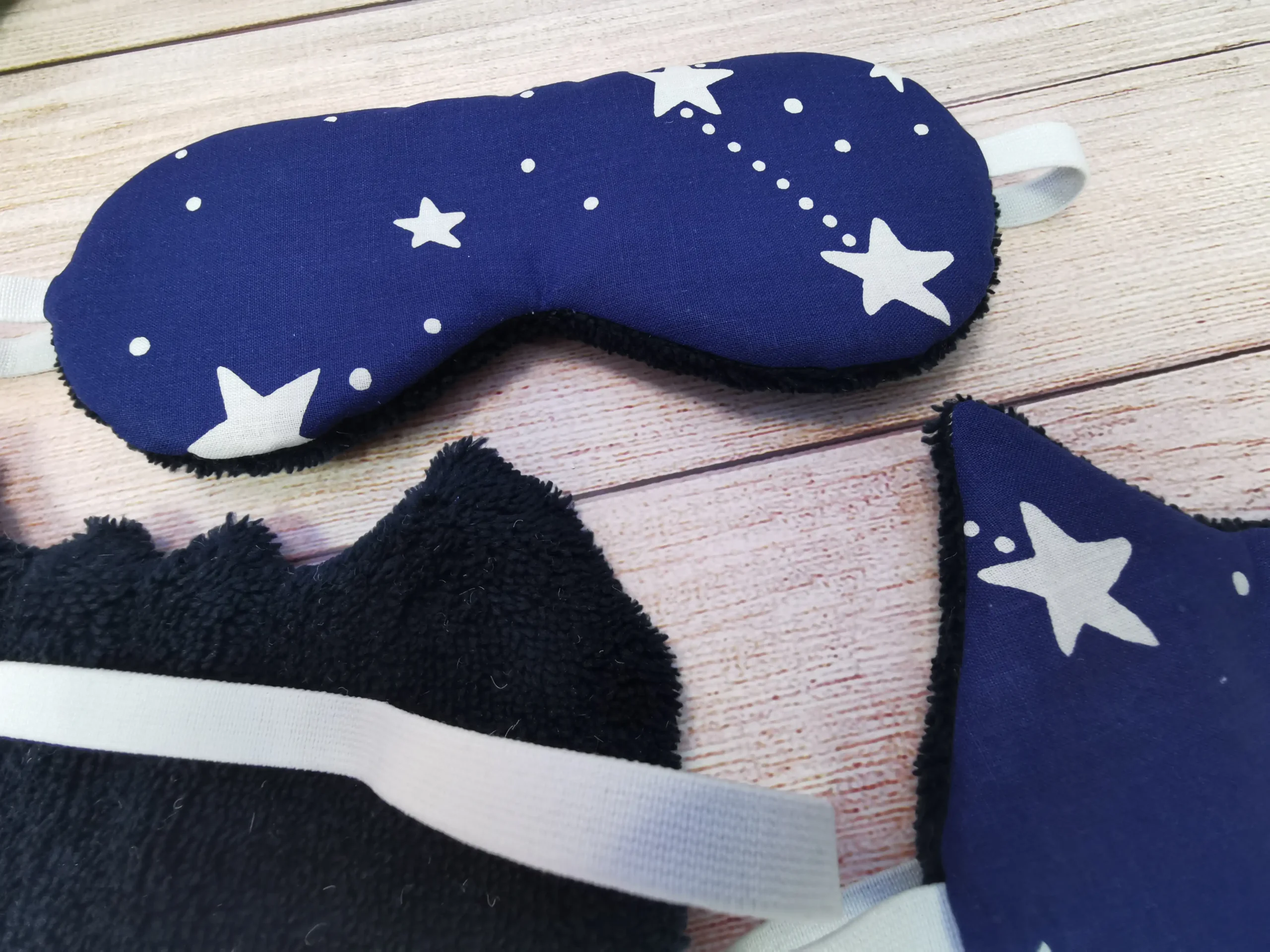 Masque de nuit fait main par La Mu's Heure