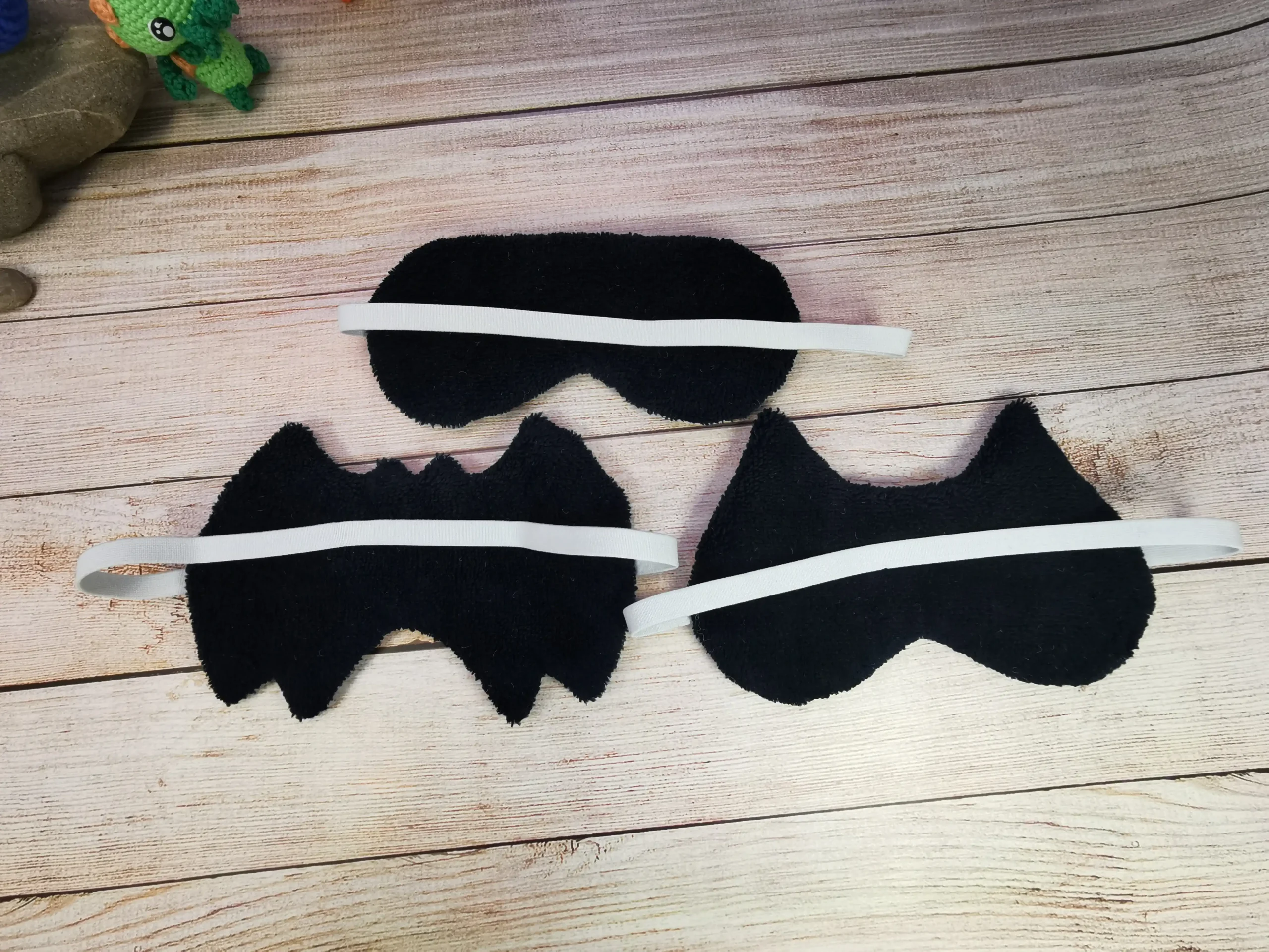 Masque de nuit fait main par La Mu's Heure