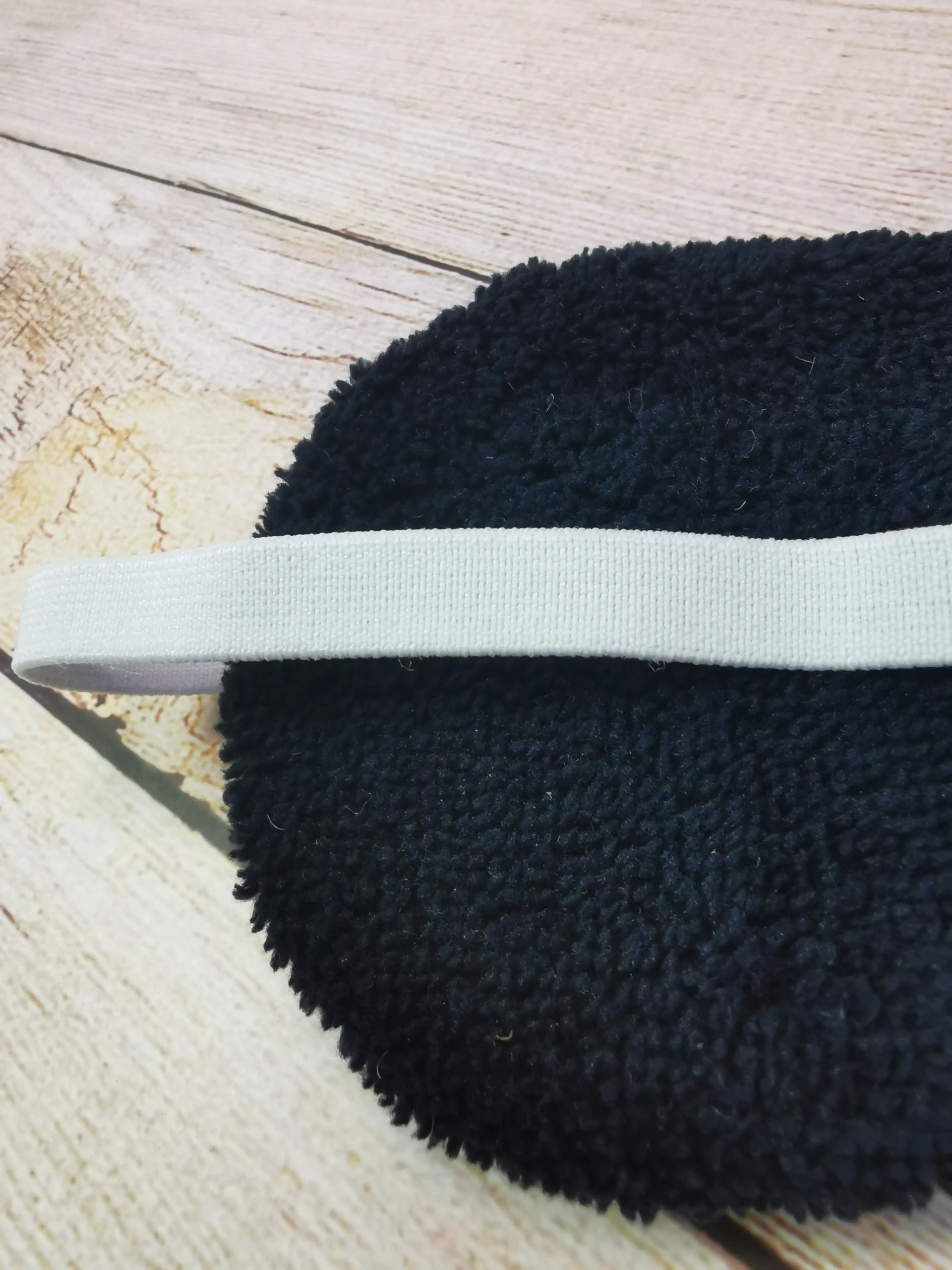 Masque de nuit fait main par La Mu's Heure
