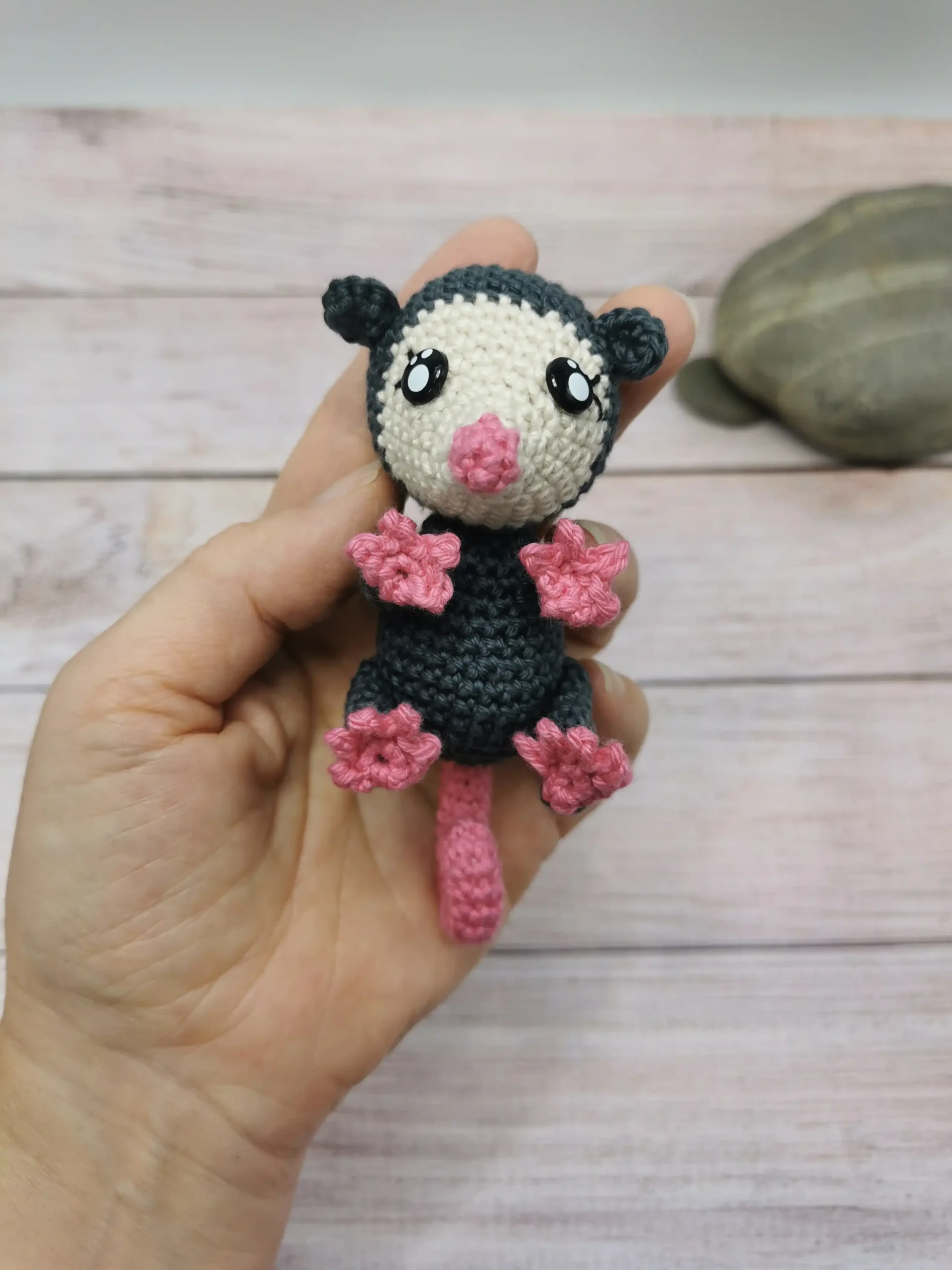 Opossum amigurumi fait au crochet par La Mu's Heure