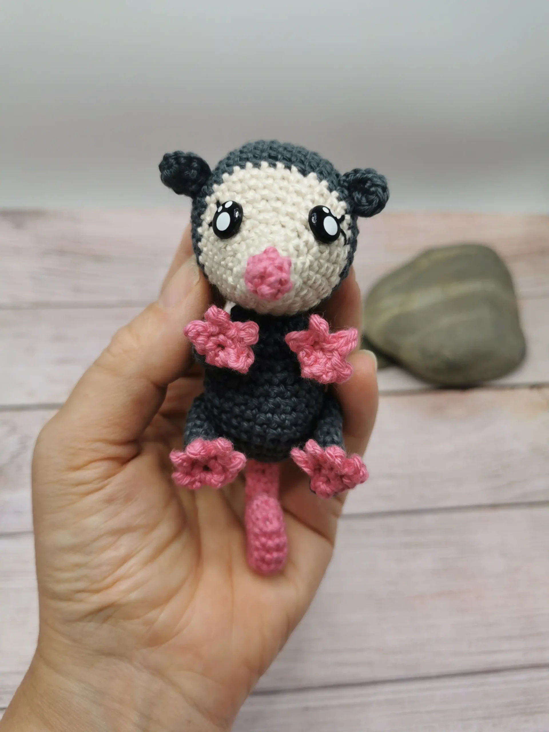 Opossum amigurumi fait au crochet par La Mu's Heure