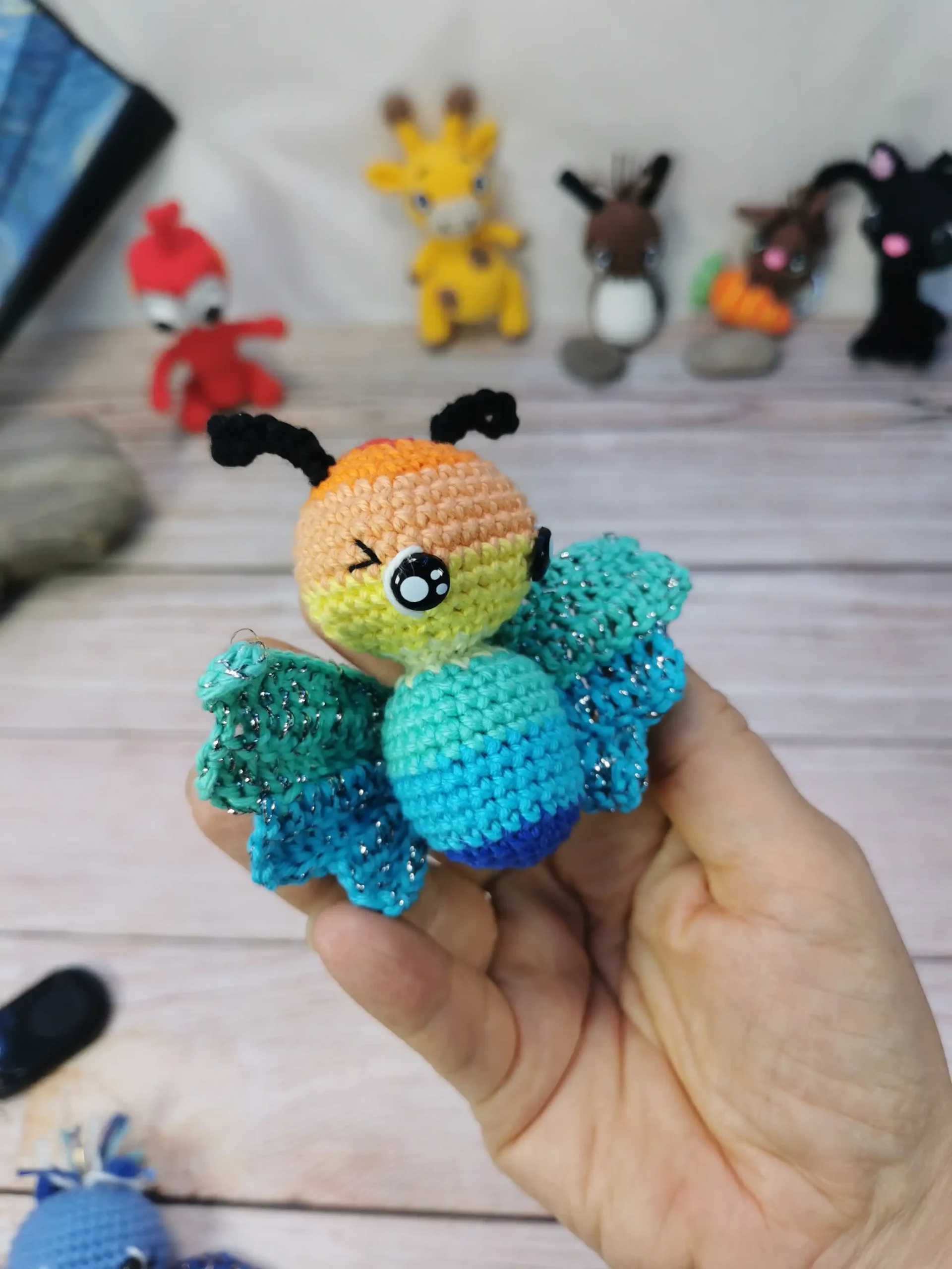 papillon amigurumi fait main au crochet par La Mu's heure