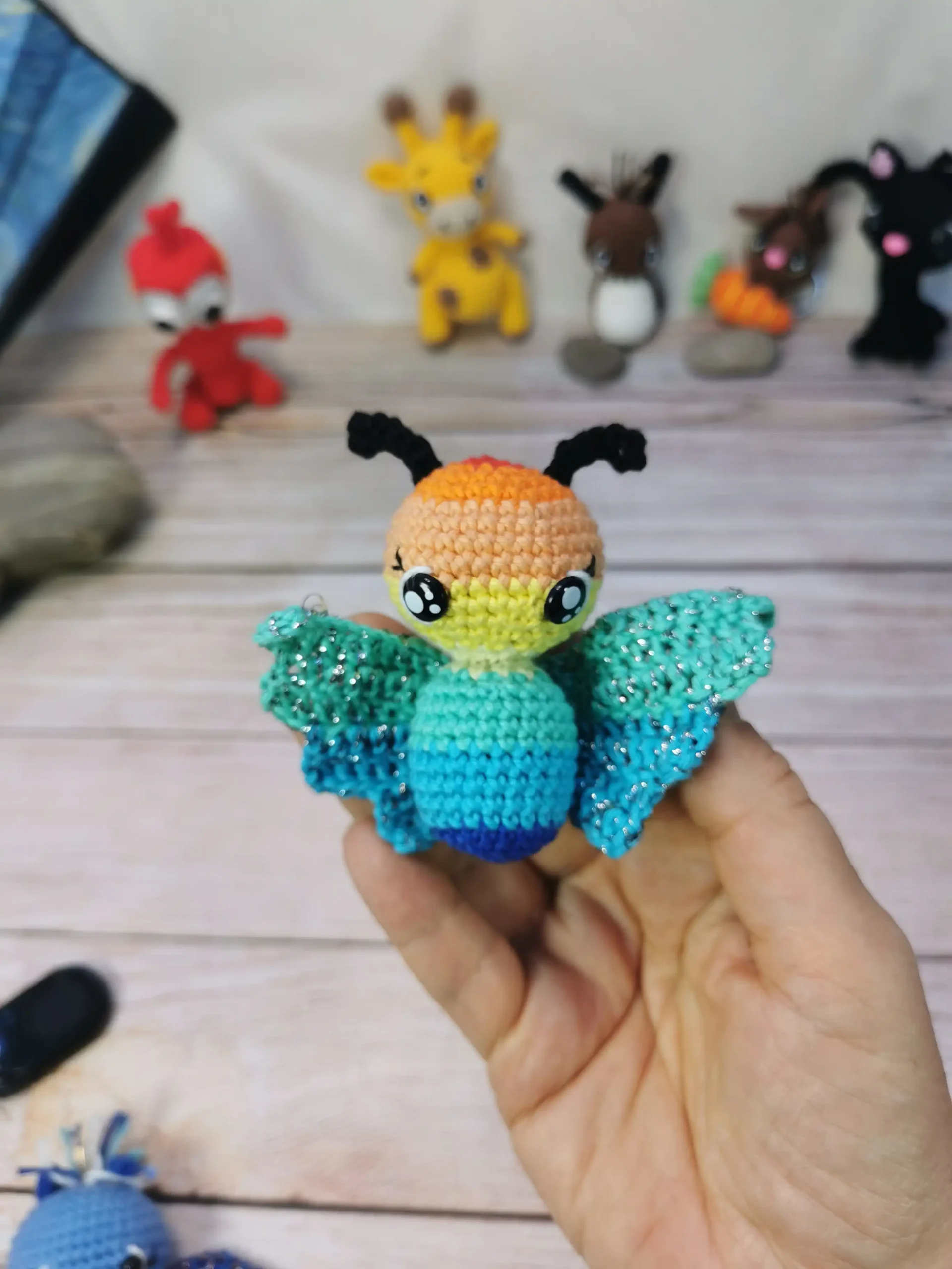 papillon amigurumi fait main au crochet par La Mu's heure