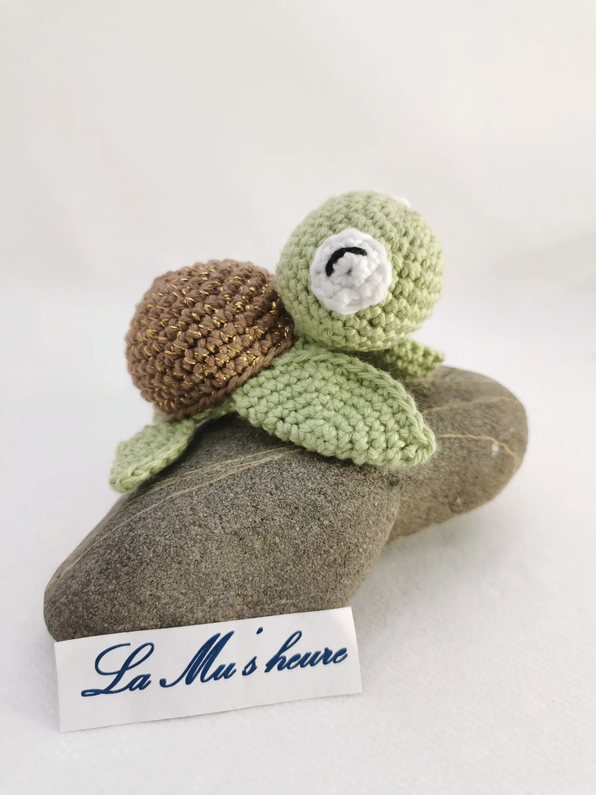 Tortue amigurumi fait main au crochet fait par La Mu's heure