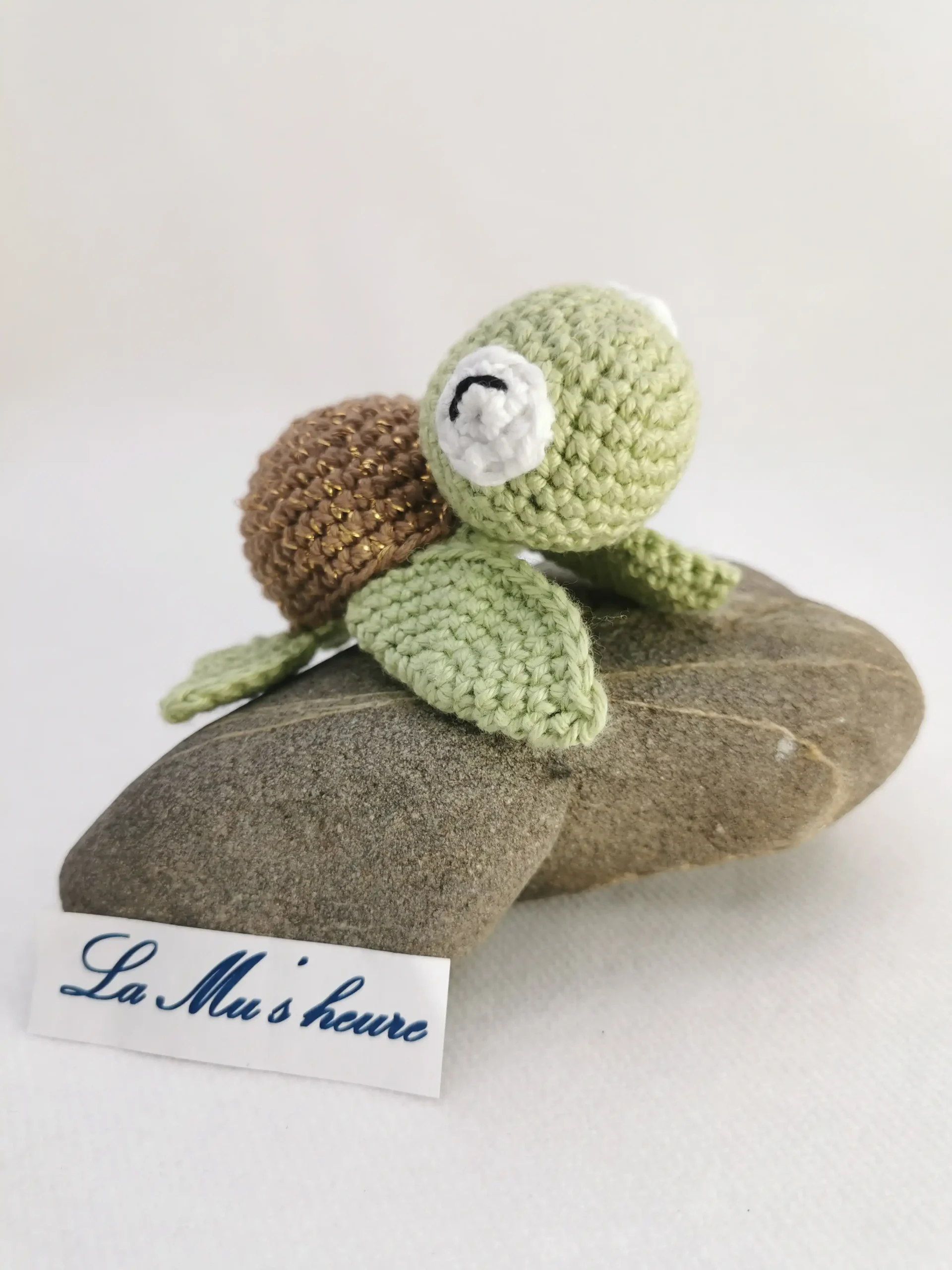 Tortue amigurumi fait main au crochet fait par La Mu's heure