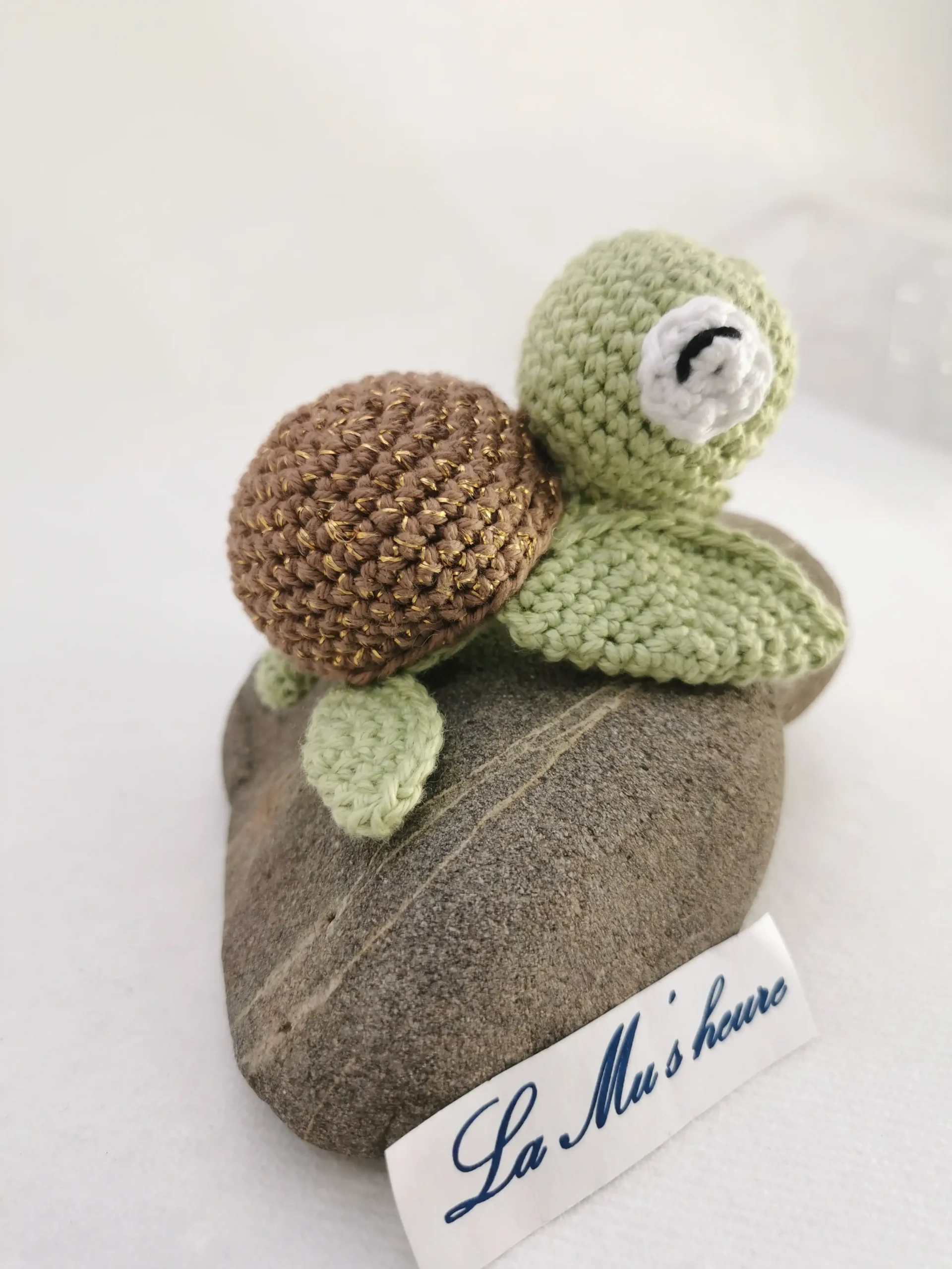 Tortue amigurumi fait main au crochet fait par La Mu's heure